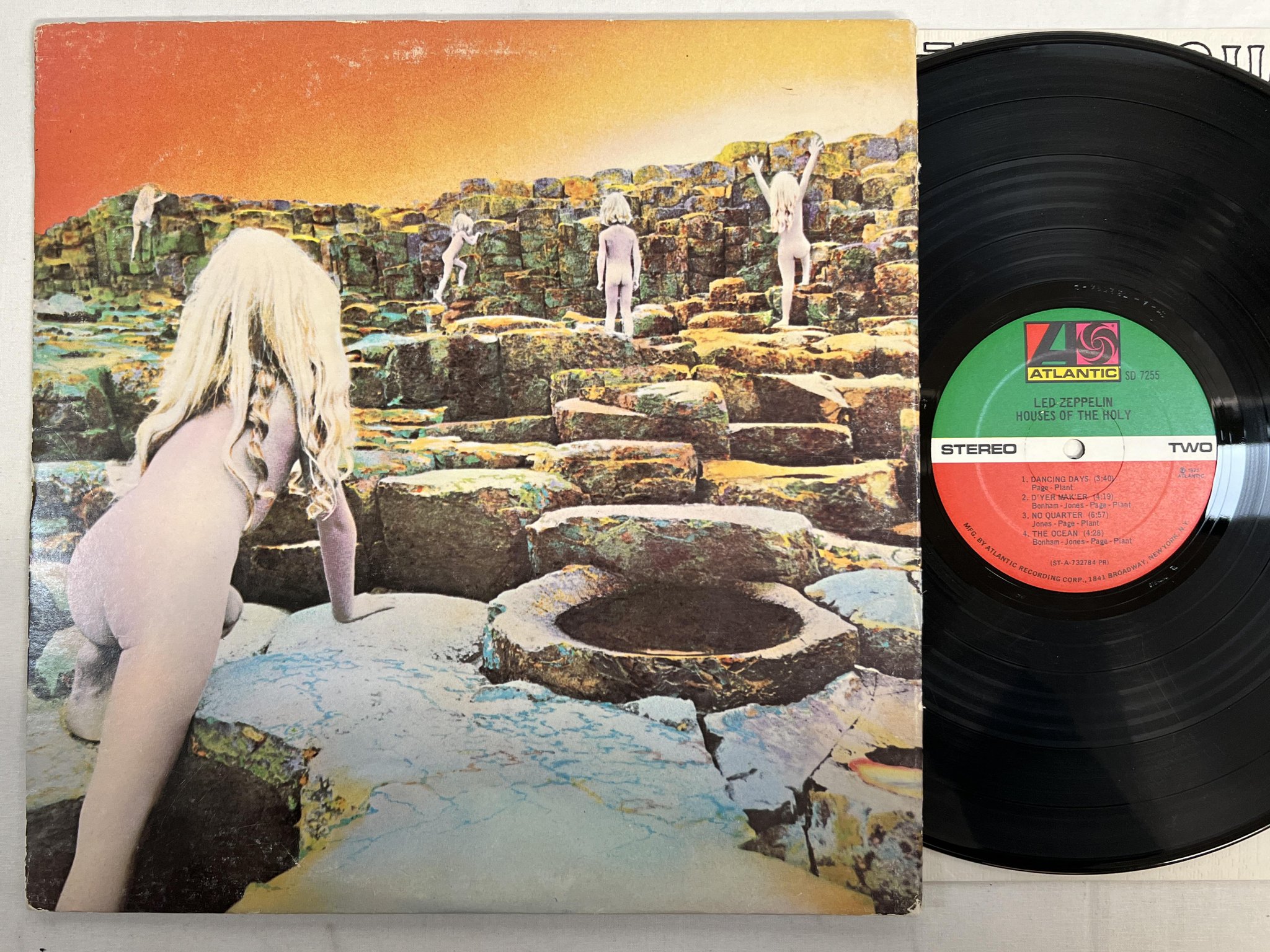 Omslagsbild för skivan LED ZEPPELIN houses of the holy LP  US ATLANTIC SD 7255
