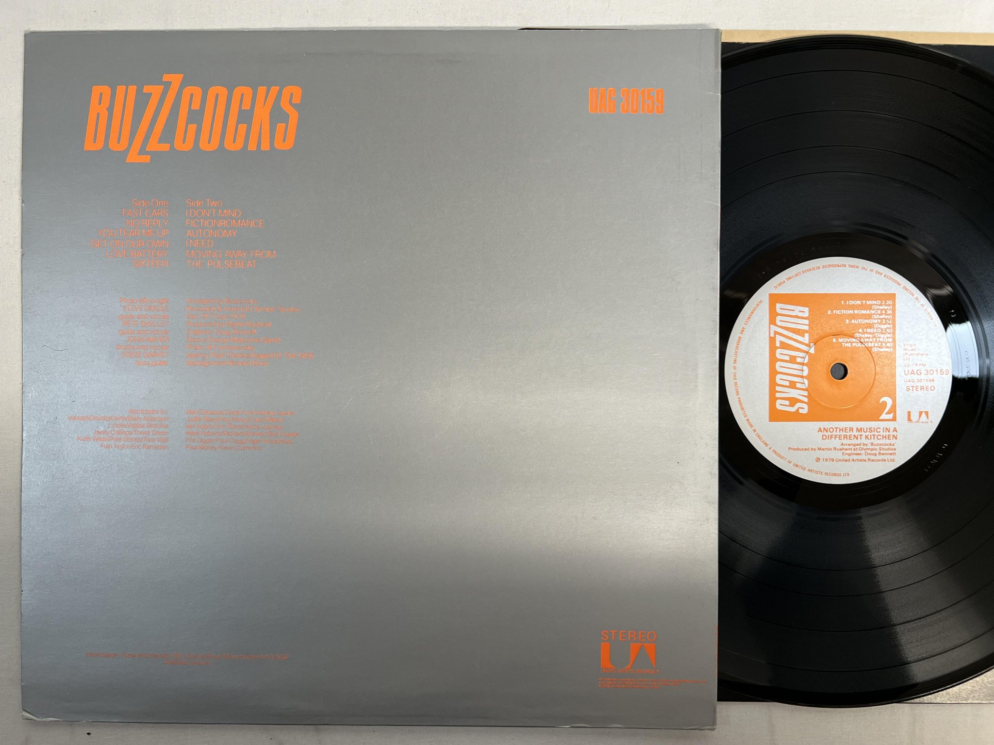 Omslagsbild för skivan BUZZCOCKS Another Music In A Different Kitchen LP -78 UK UNITED UAG 30159