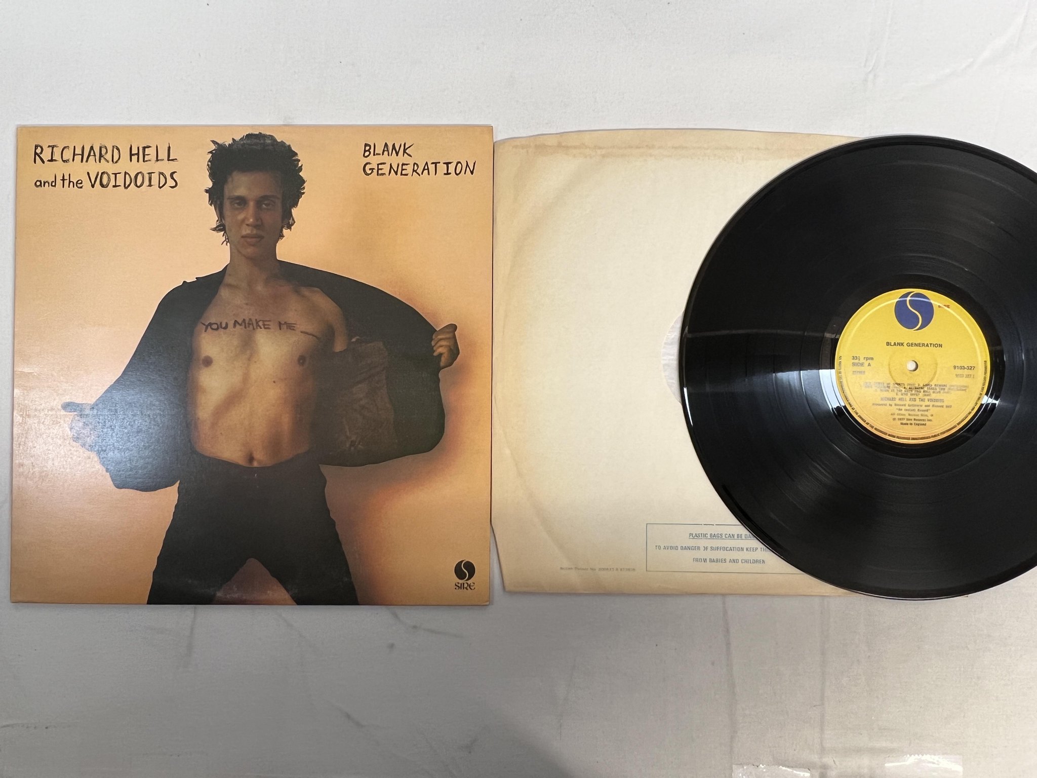 Omslagsbild för skivan RICHARD HELL & THE VOIVOIDS Blank Generation LP -77 UK SIRE 9103 327