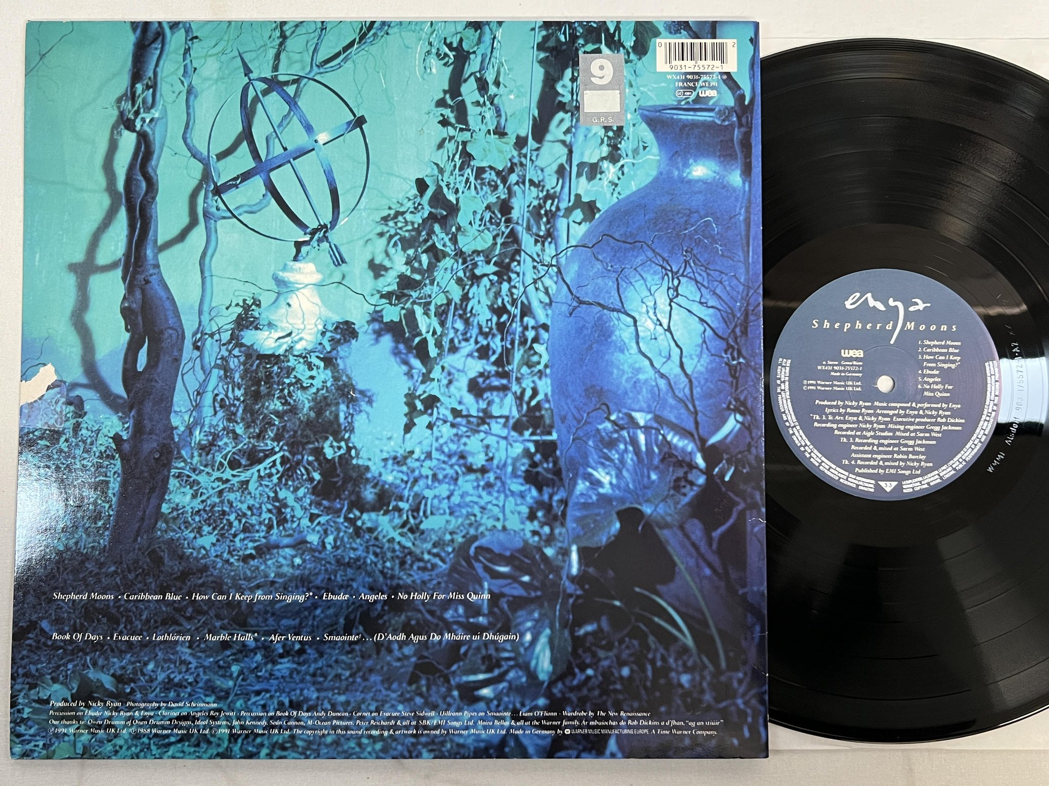 Omslagsbild för skivan ENYA shepherd moons LP -91 WEA 9031-75572-1