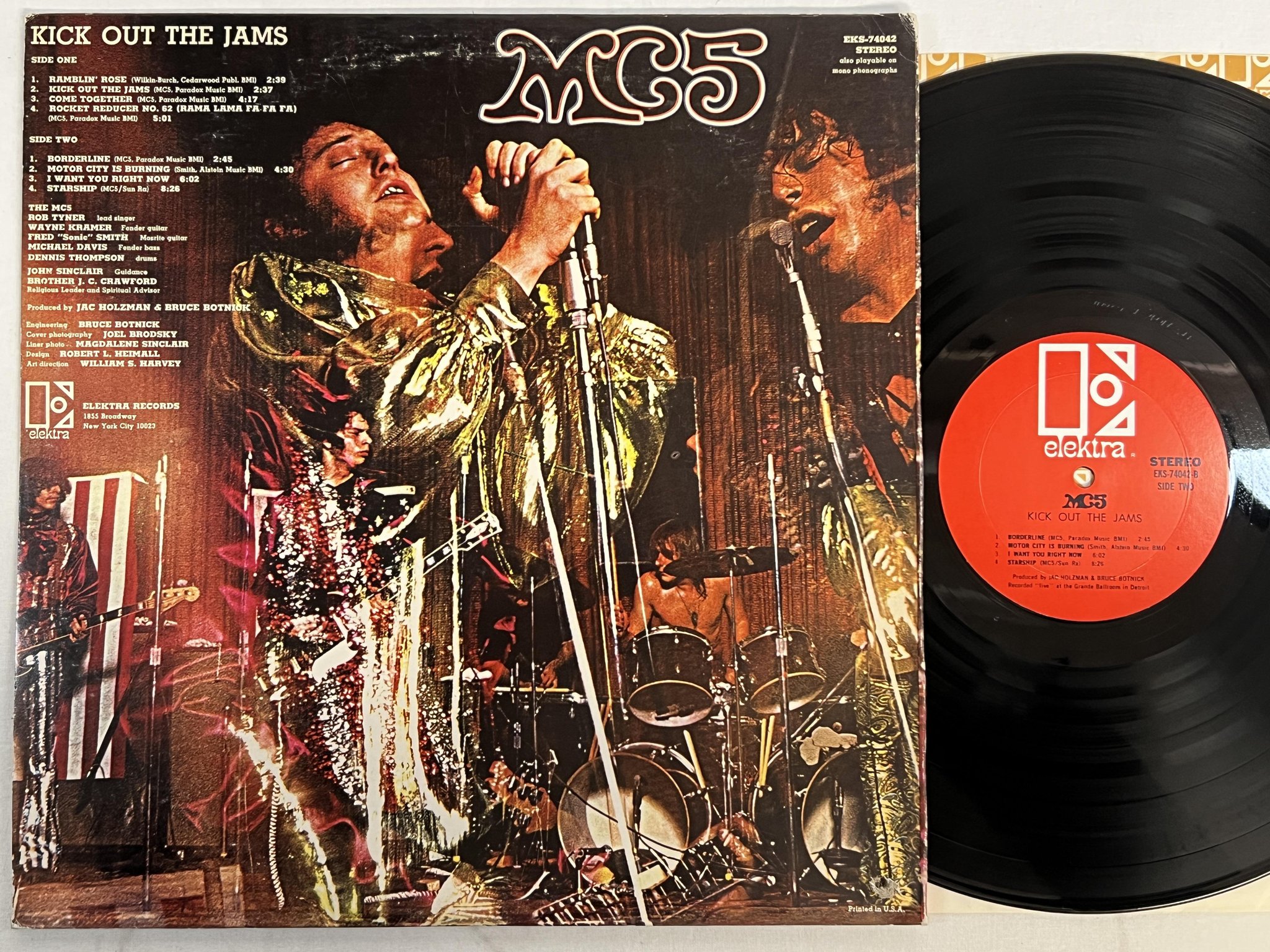 Omslagsbild för skivan MC5 kick out the jams LP US ELEKTRA EKS 74042 cencored version