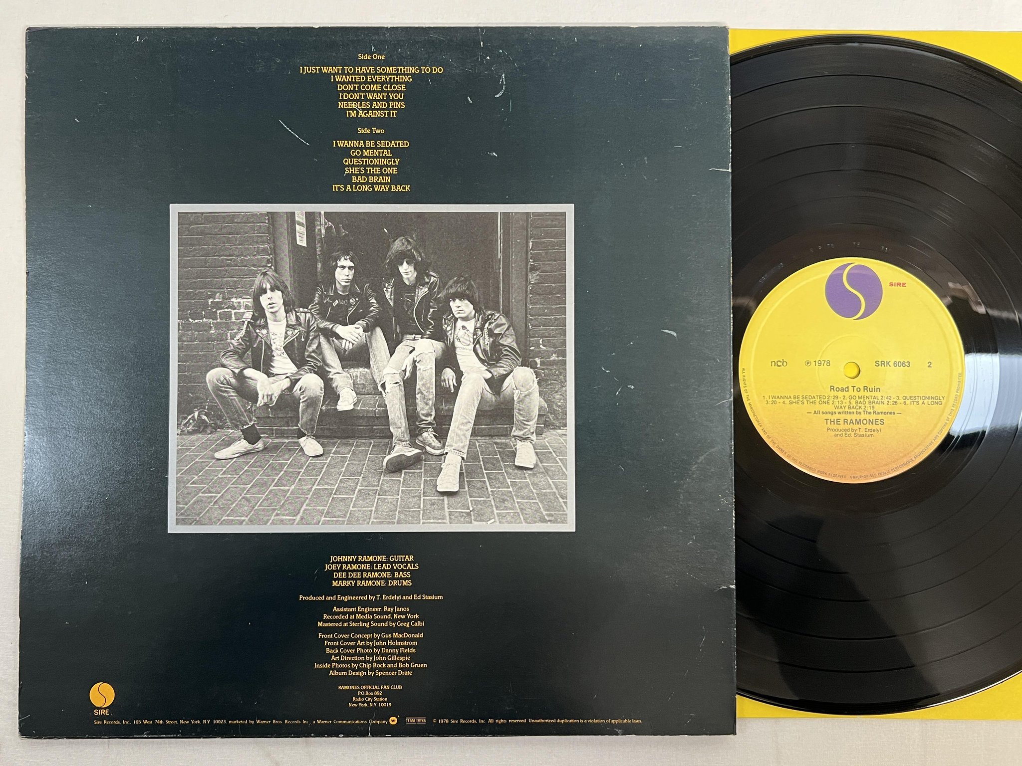 Omslagsbild för skivan RAMONES road to ruin LP -78 ncb SIRE SRK 6063