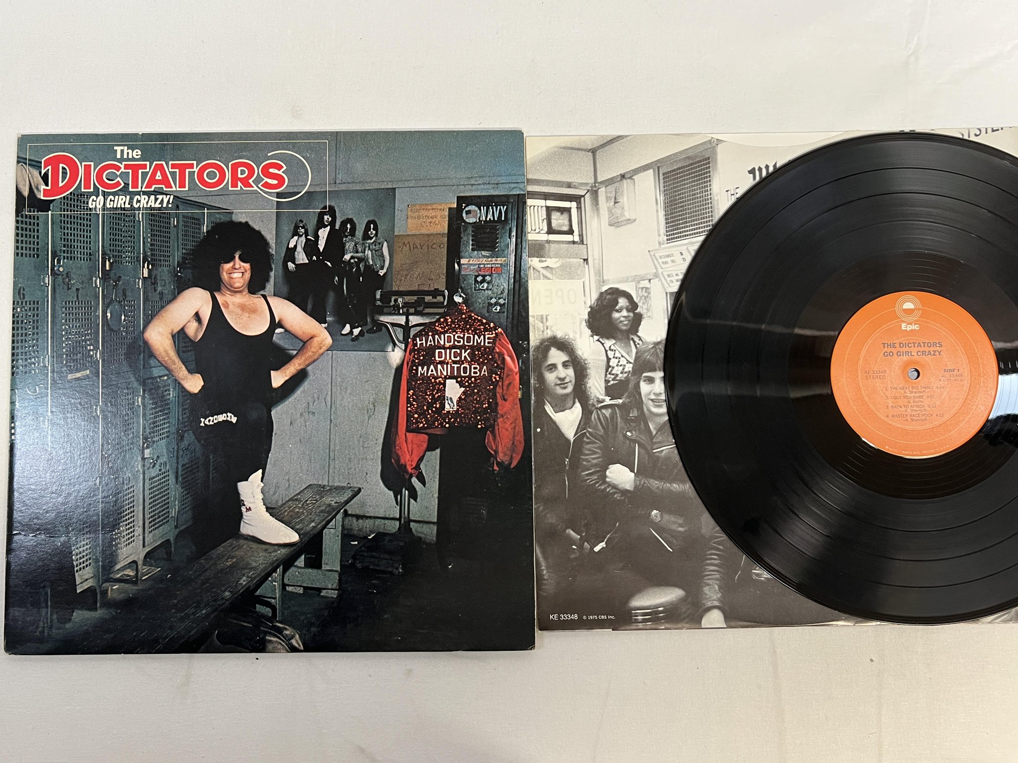 Omslagsbild för skivan THE DICTATORS Go Girl Crazy! LP -75 US EPIC KE 33348 power pop