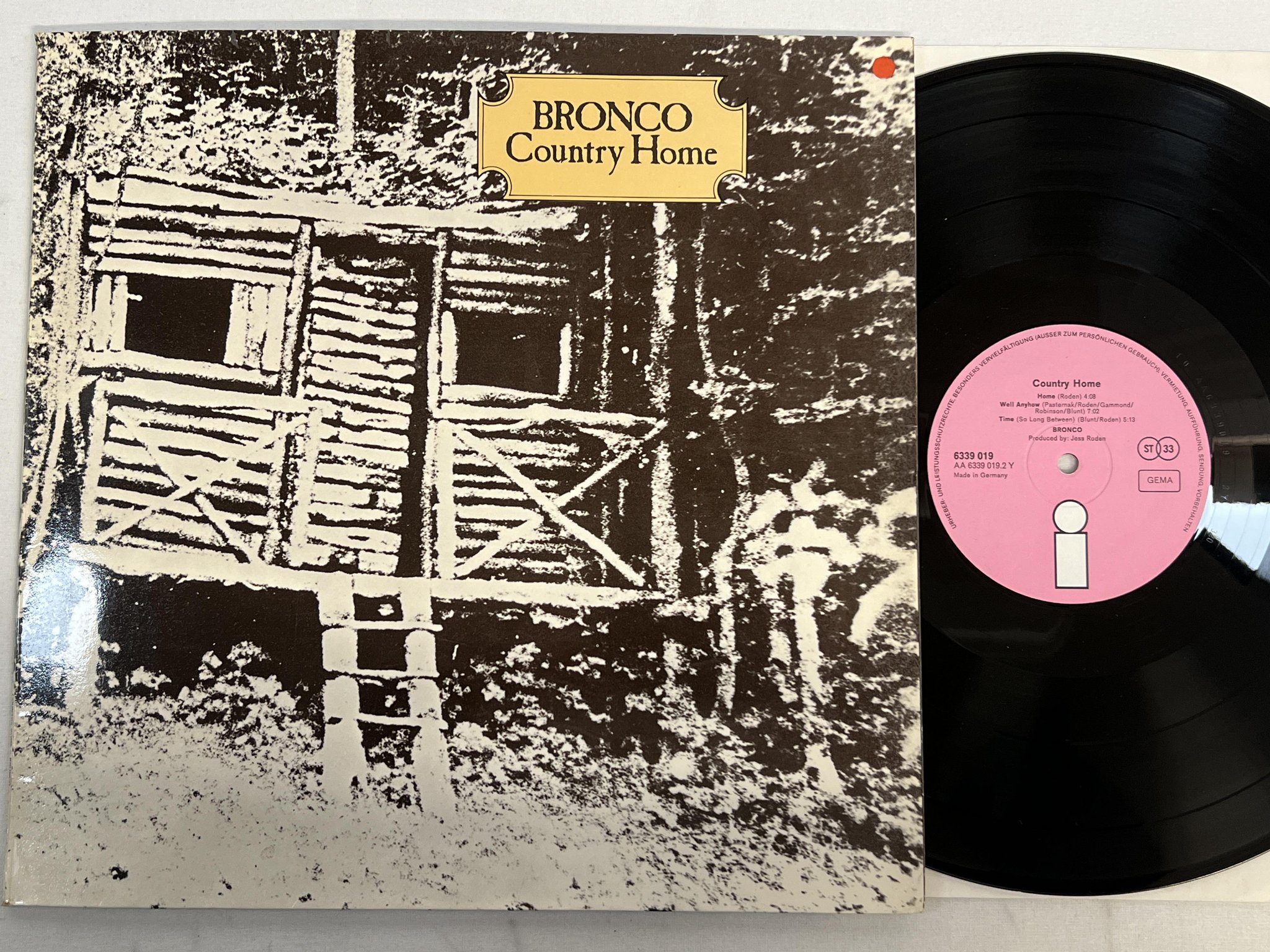 Omslagsbild för skivan BRONCO country home LP -70 Ger ISLAND 6339 019