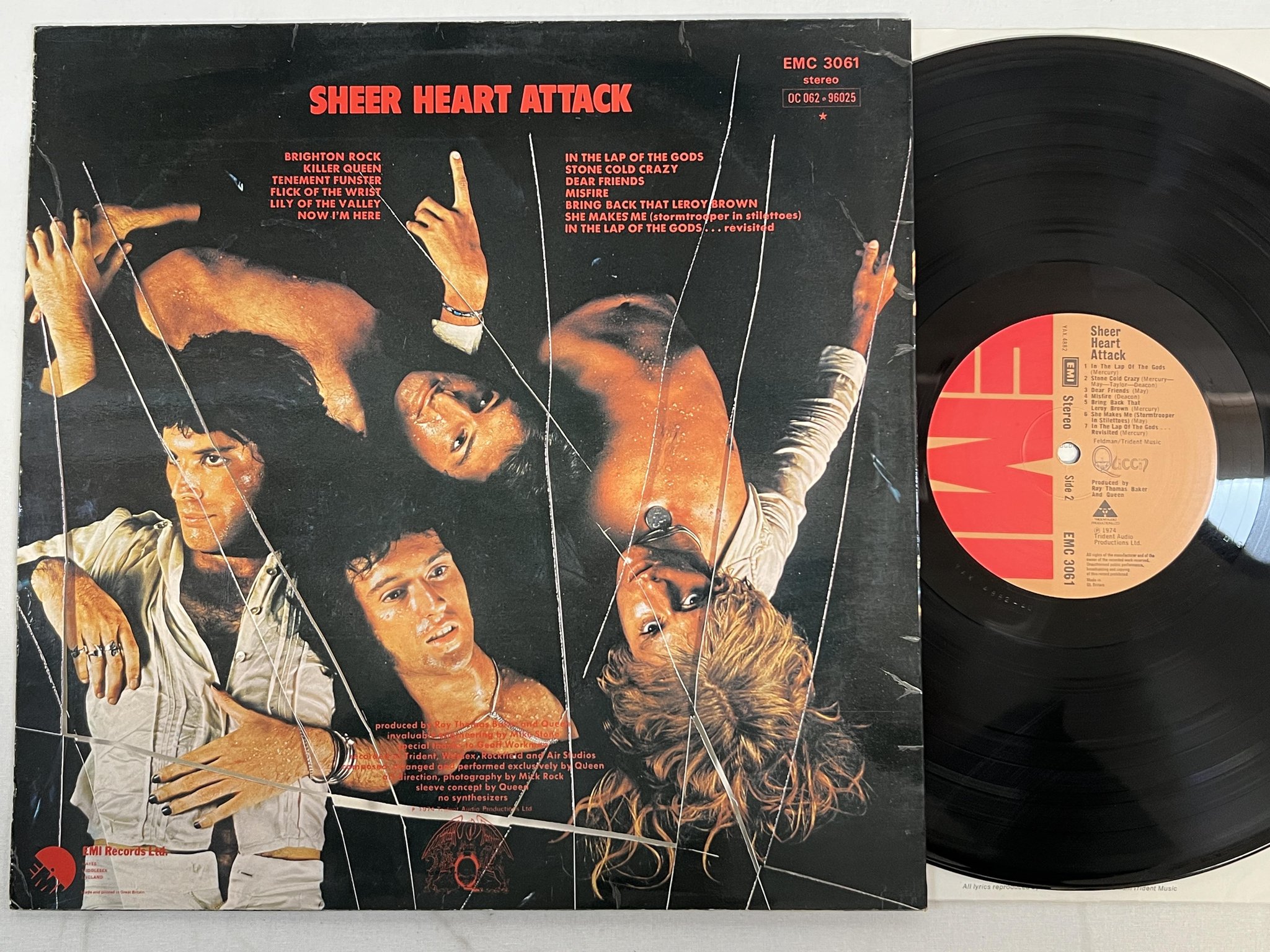 Omslagsbild för skivan QUEEN sheer heart attack LP -74 UK EMI EMC 3061