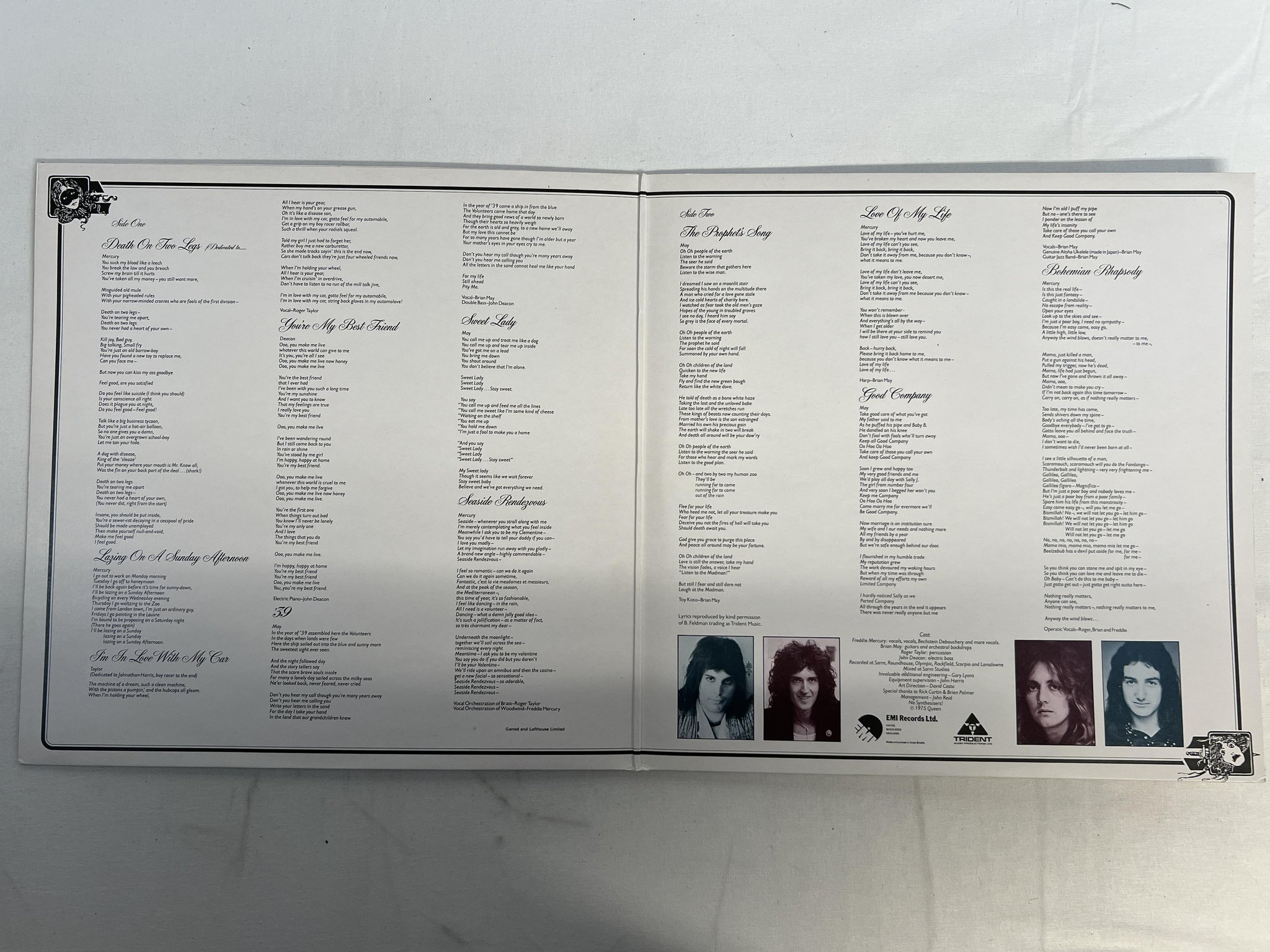 Omslagsbild för skivan QUEEN a night at the opera LP -75 UK EMI EMTC 103