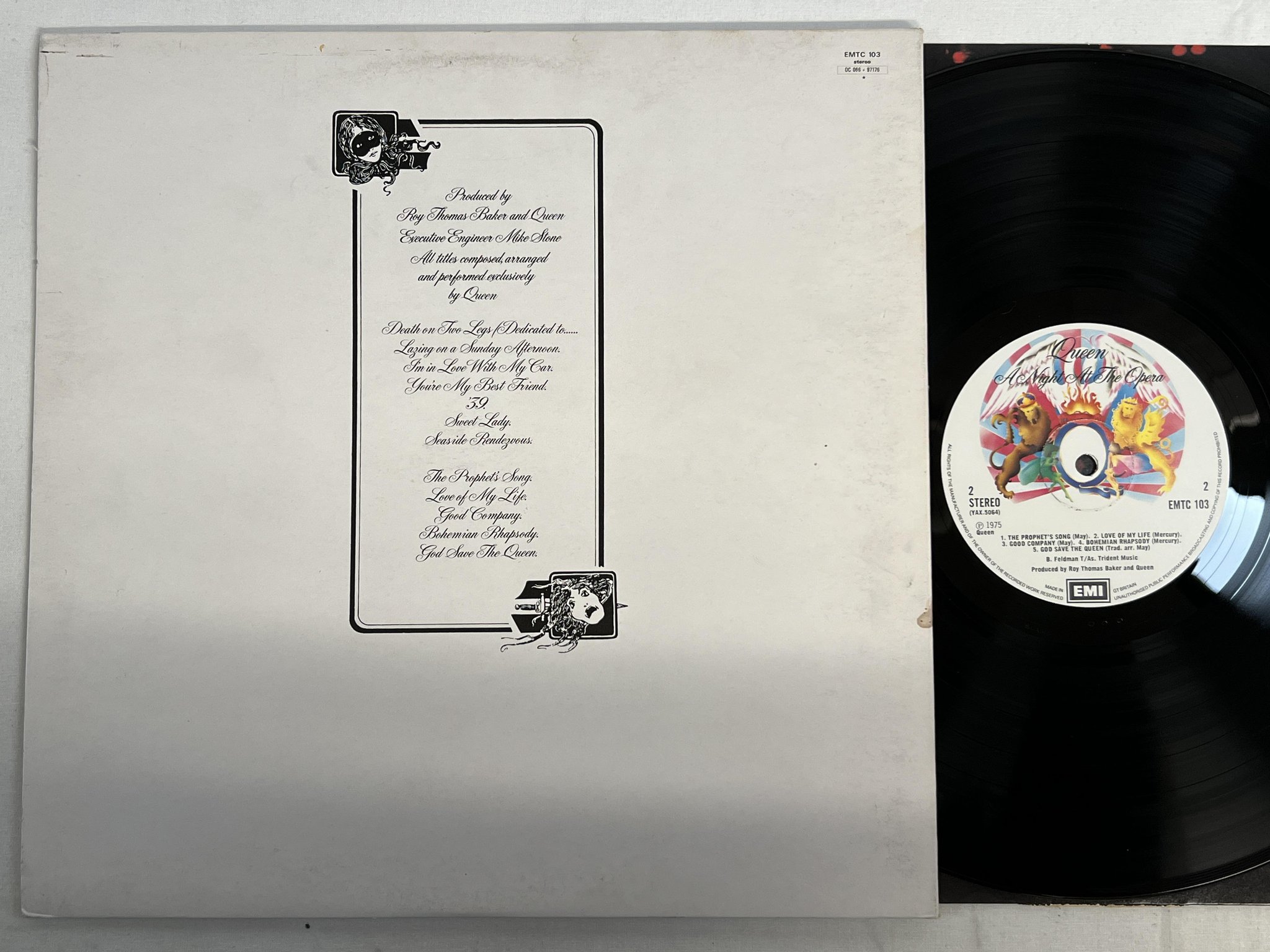 Omslagsbild för skivan QUEEN a night at the opera LP -75 UK EMI EMTC 103