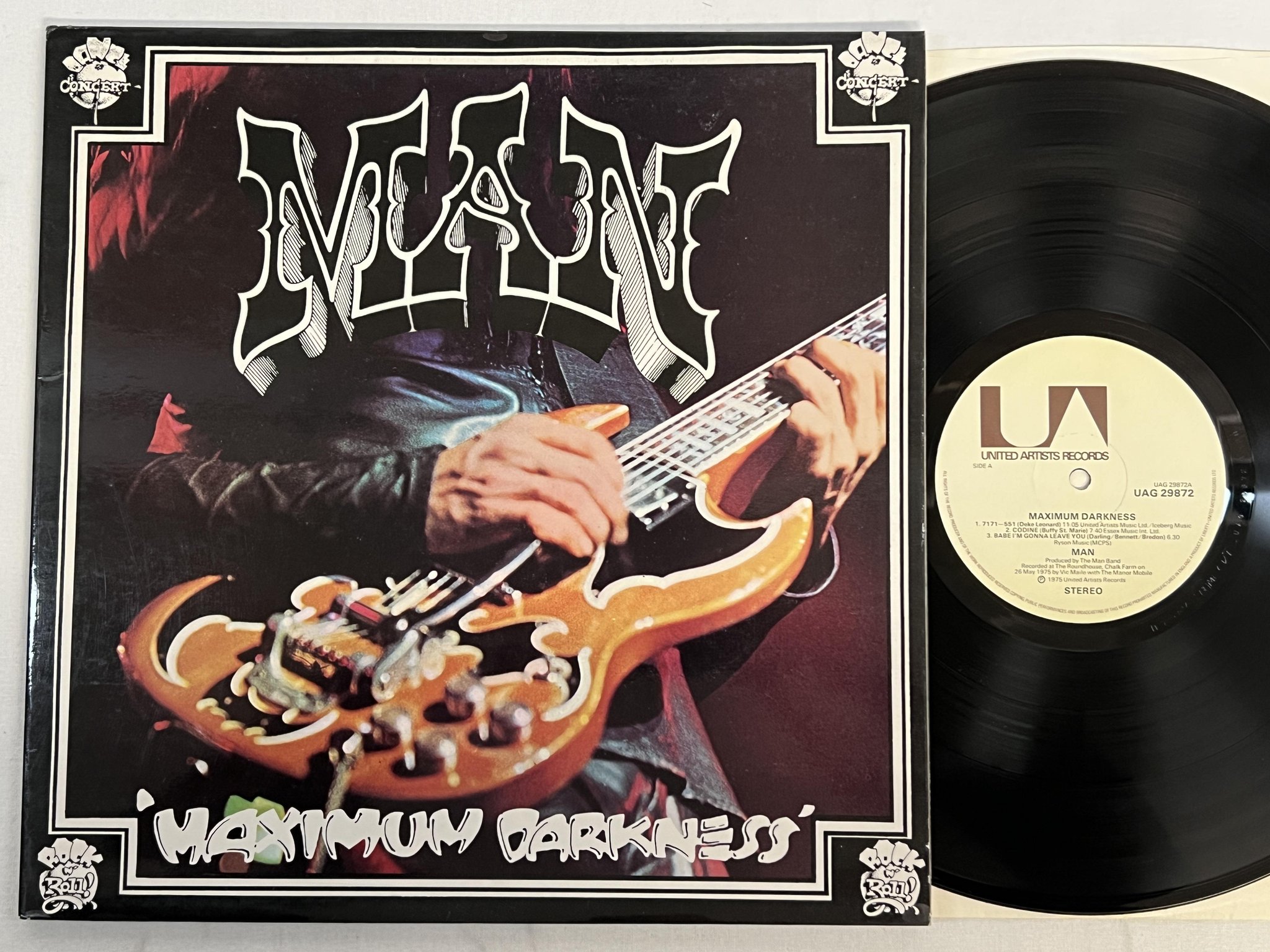Omslagsbild för skivan MAN Maximum Darkness LP -75 UK UNITED UAG 29872