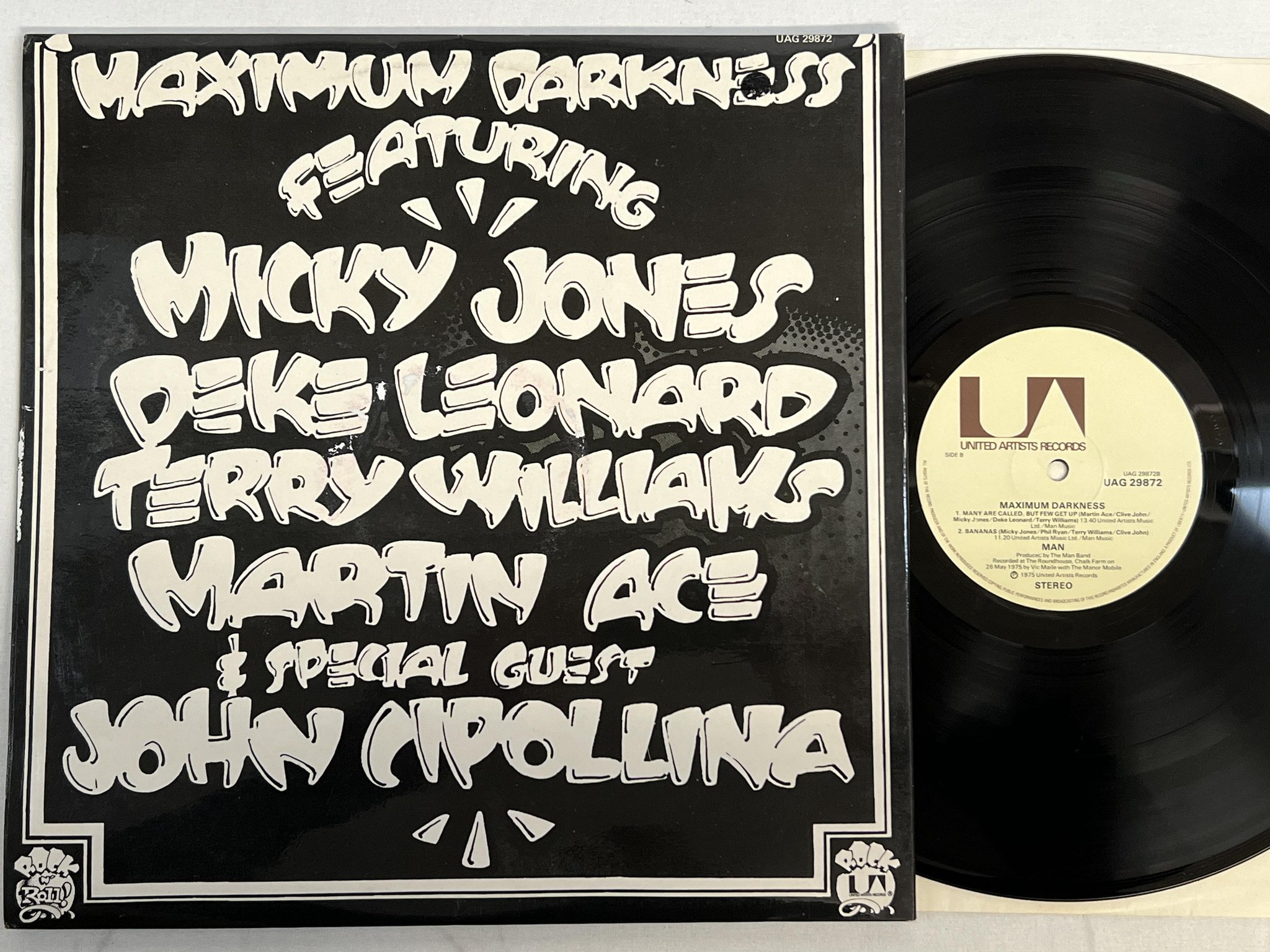 Omslagsbild för skivan MAN Maximum Darkness LP -75 UK UNITED UAG 29872