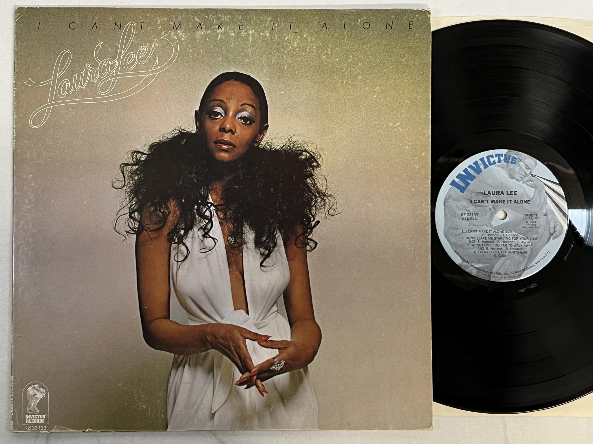 Omslagsbild för skivan LAURA LEE I can't make it alone LP -74 US INVICTUS KZ 33133 