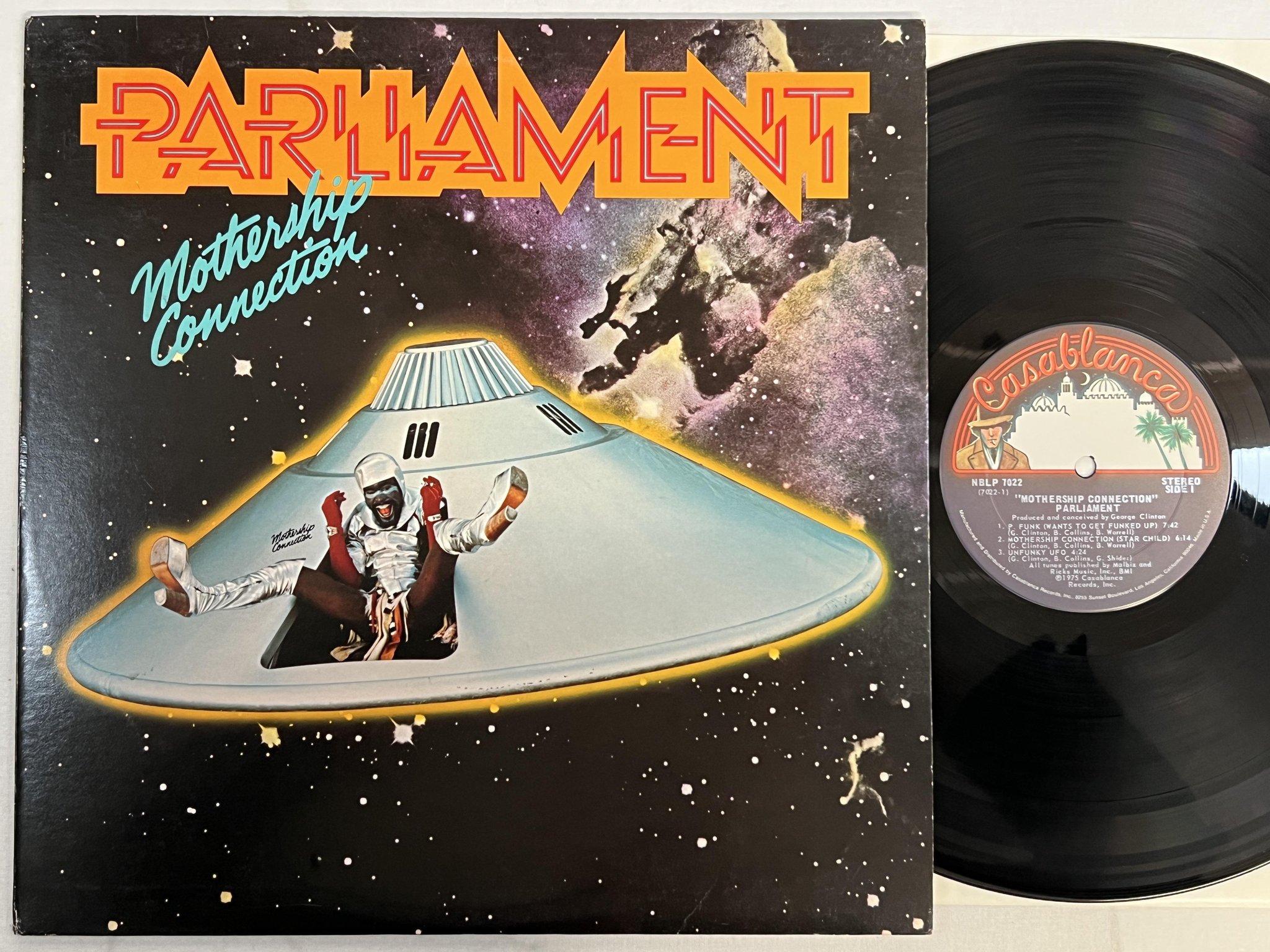 Omslagsbild för skivan PARLIAMENT mothership connection LP -75 US CASABLANCA NBLP 7022 * funk classic *