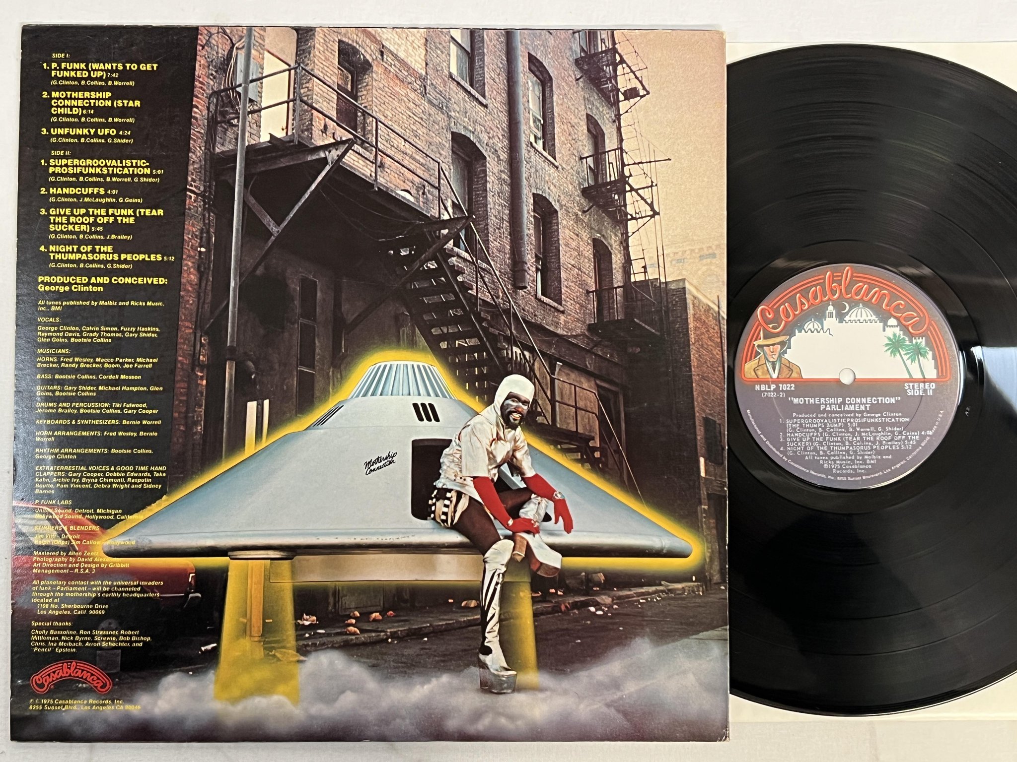 Omslagsbild för skivan PARLIAMENT mothership connection LP -75 US CASABLANCA NBLP 7022 * funk classic *