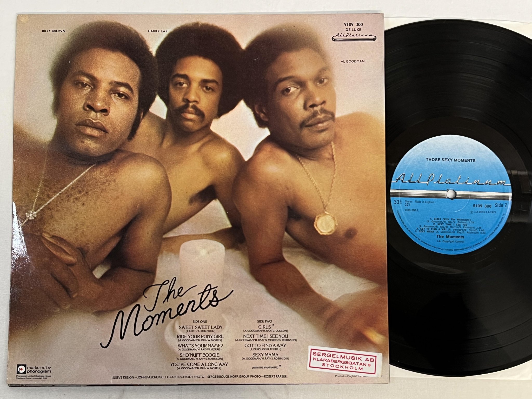Omslagsbild för skivan THE MOMENTS those sexy moments LP -73 UK ALL PLATINUM 9109 300