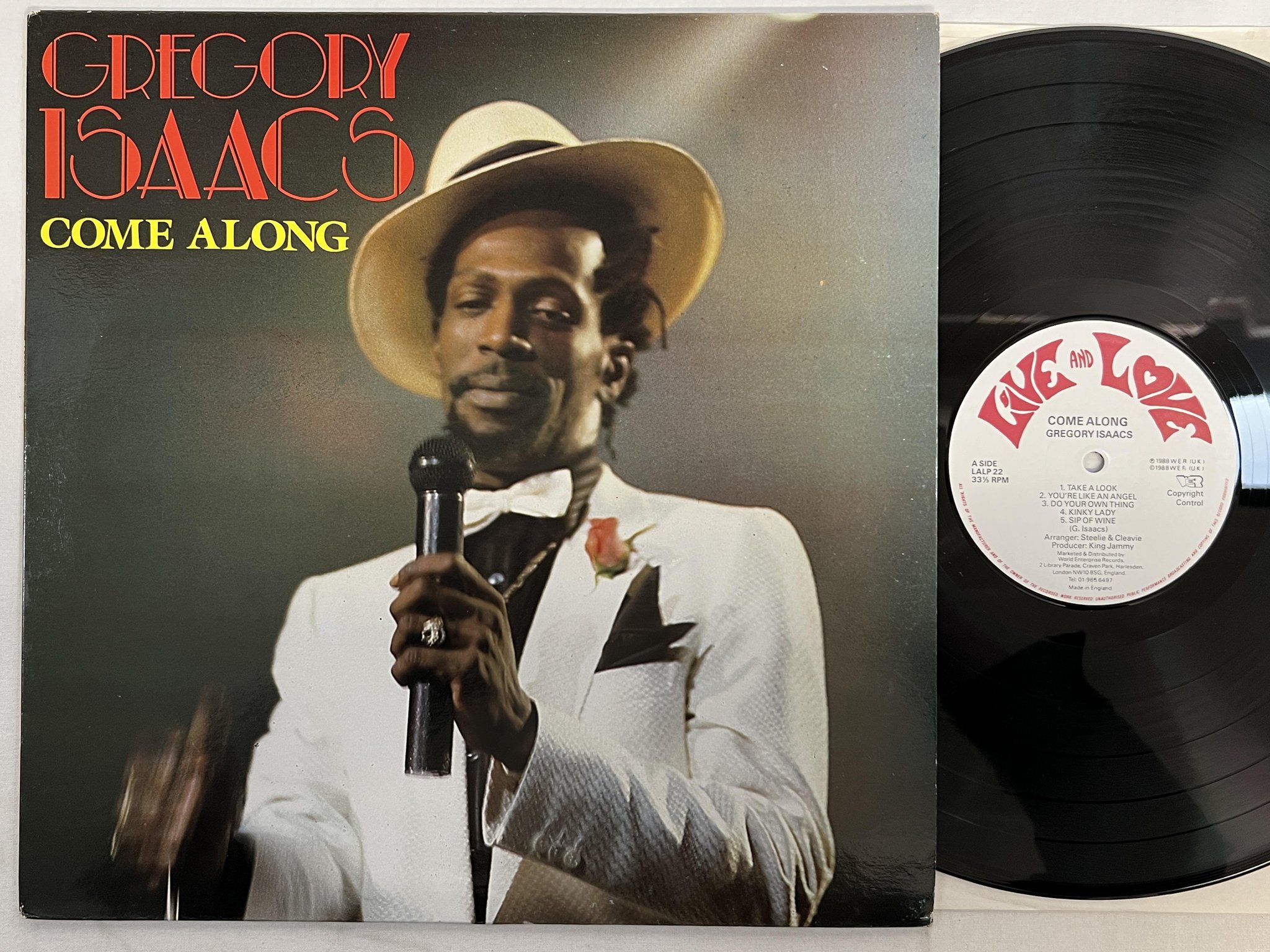Omslagsbild för skivan GREGORY ISAACS Come Along LP -88 UK LIVE AND LOVE LALP 22