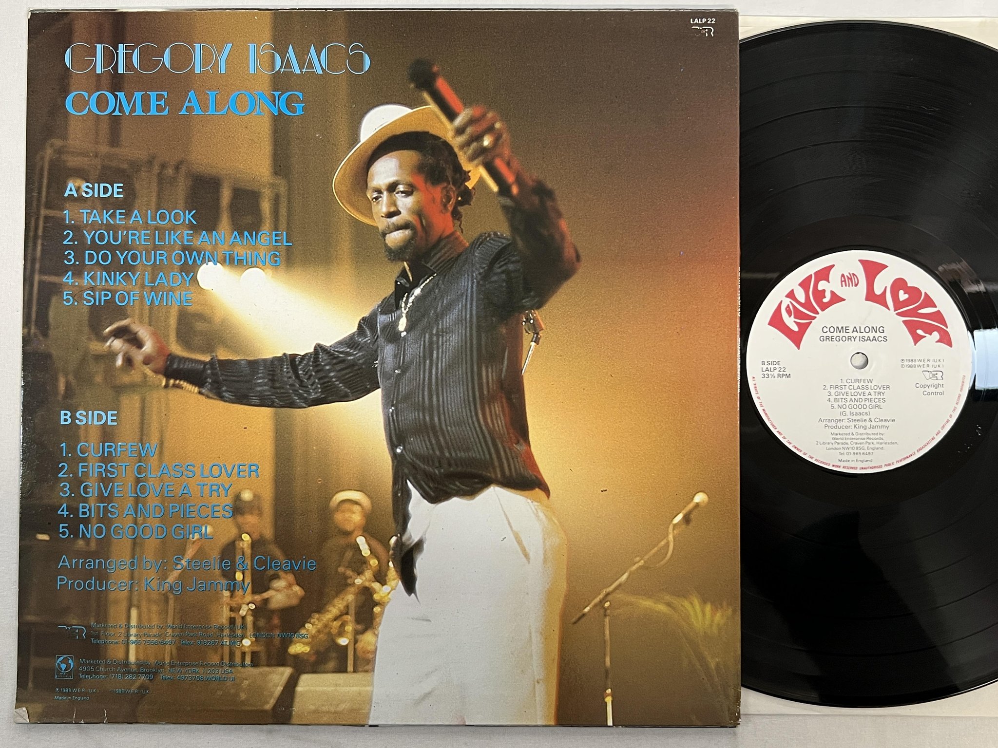 Omslagsbild för skivan GREGORY ISAACS Come Along LP -88 UK LIVE AND LOVE LALP 22