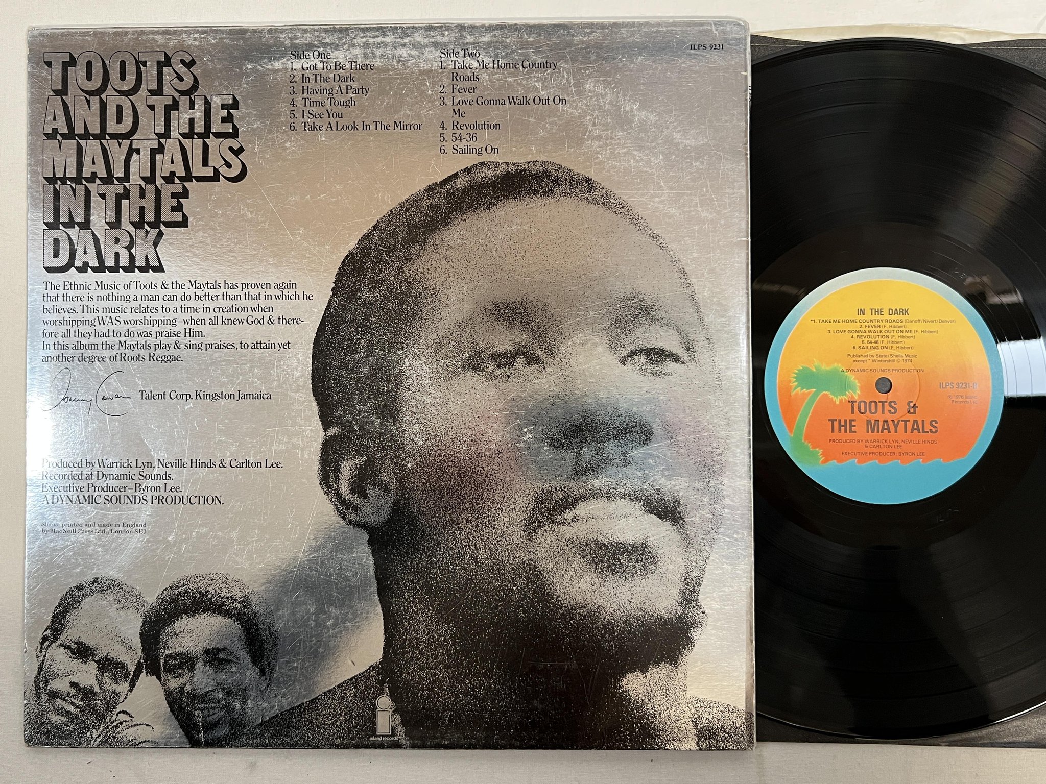 Omslagsbild för skivan TOOTS & THE MAYTALS in the dark LP -76 UK ISLAND ILPS 9231