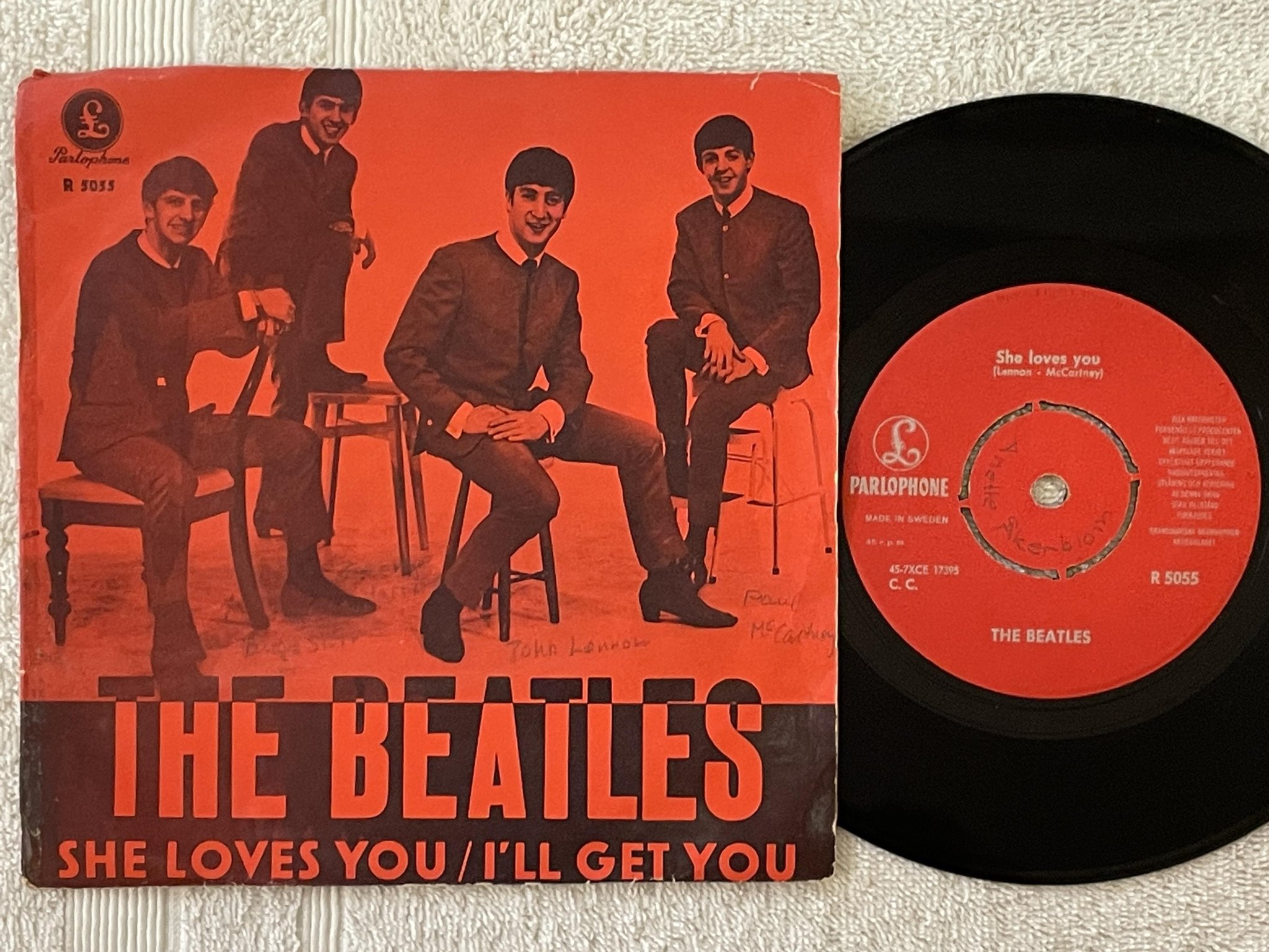 Omslagsbild för skivan THE BEATLES she loves you 7"single -63 Swe PARLOPHONE R 5055