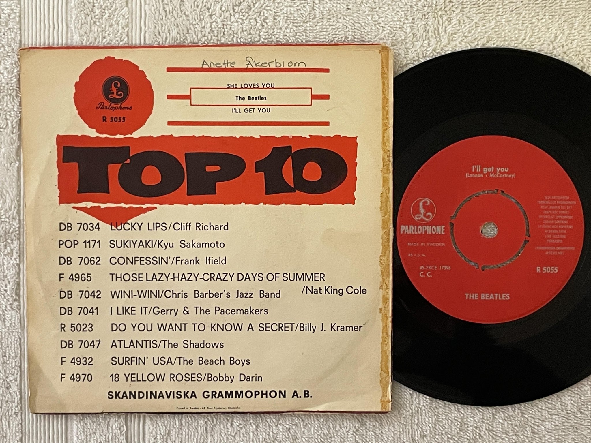 Omslagsbild för skivan THE BEATLES she loves you 7"single -63 Swe PARLOPHONE R 5055