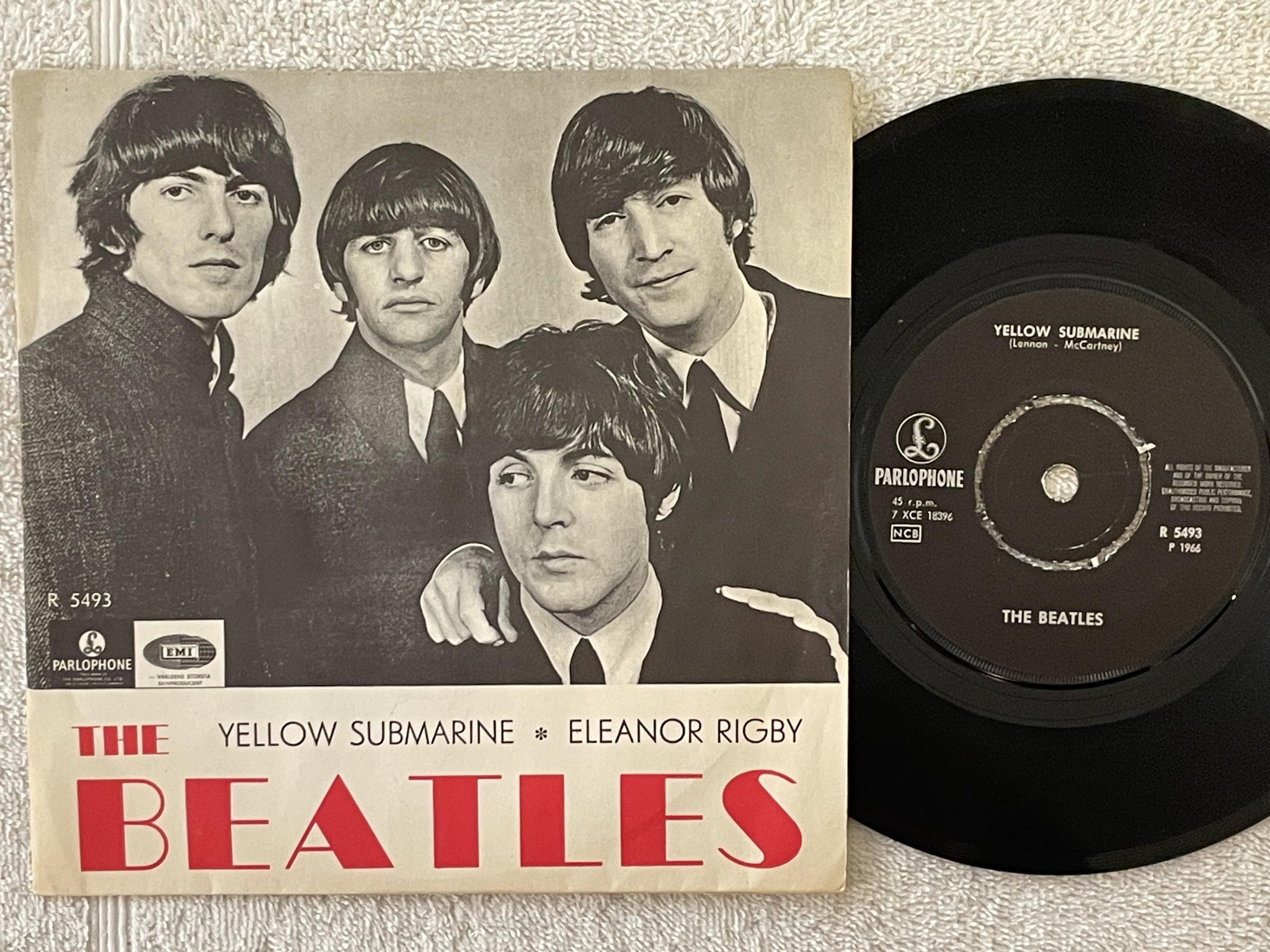 Omslagsbild för skivan THE BEATLES yellow submarine 7" -66 Swe PARLOPHONE R 5493