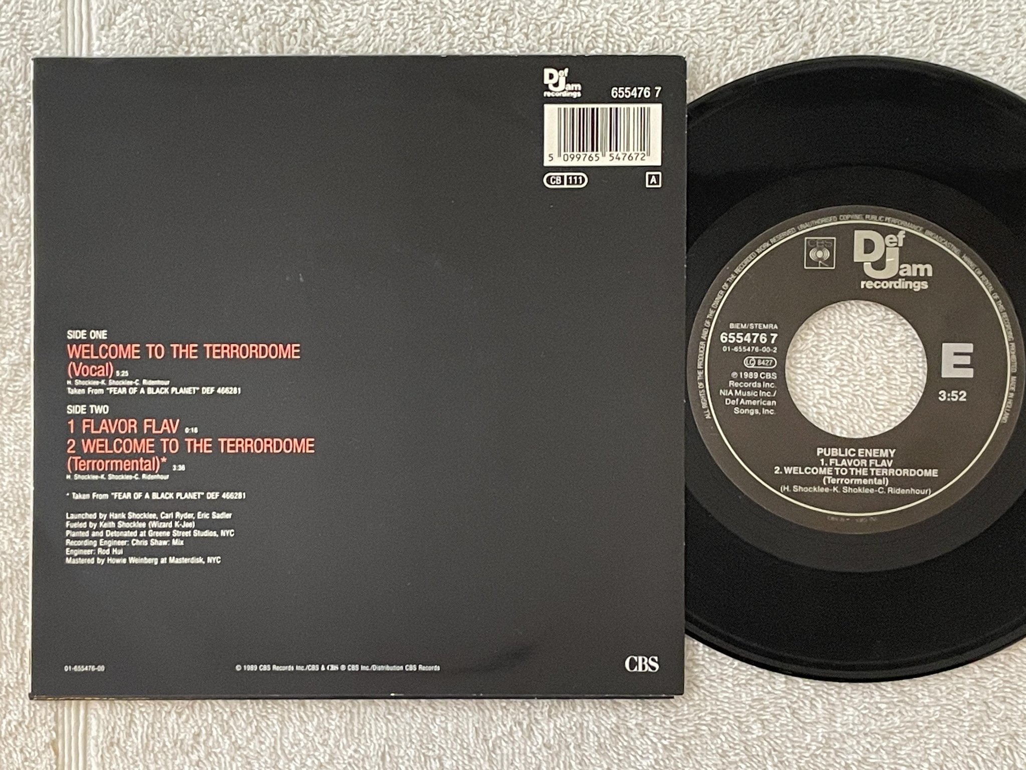 Omslagsbild för skivan PUBLIC ENEMY welcome to the terrordome 7"single -89 DEF JAM 6554767