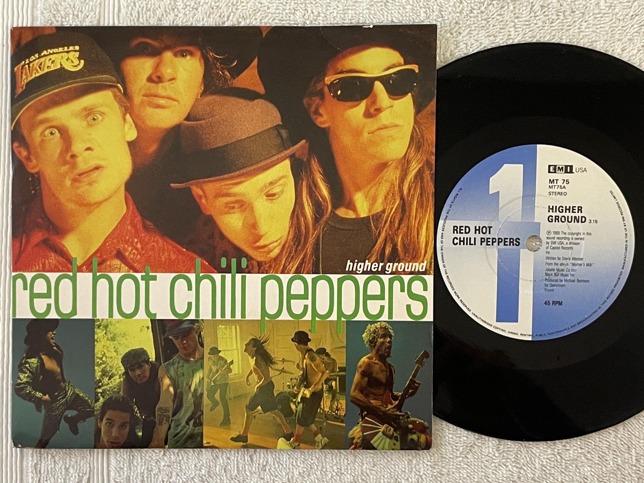 Omslagsbild för skivan RED HOT CHILI PEPPERS higher ground 7"single -89 UK EMI MT 75