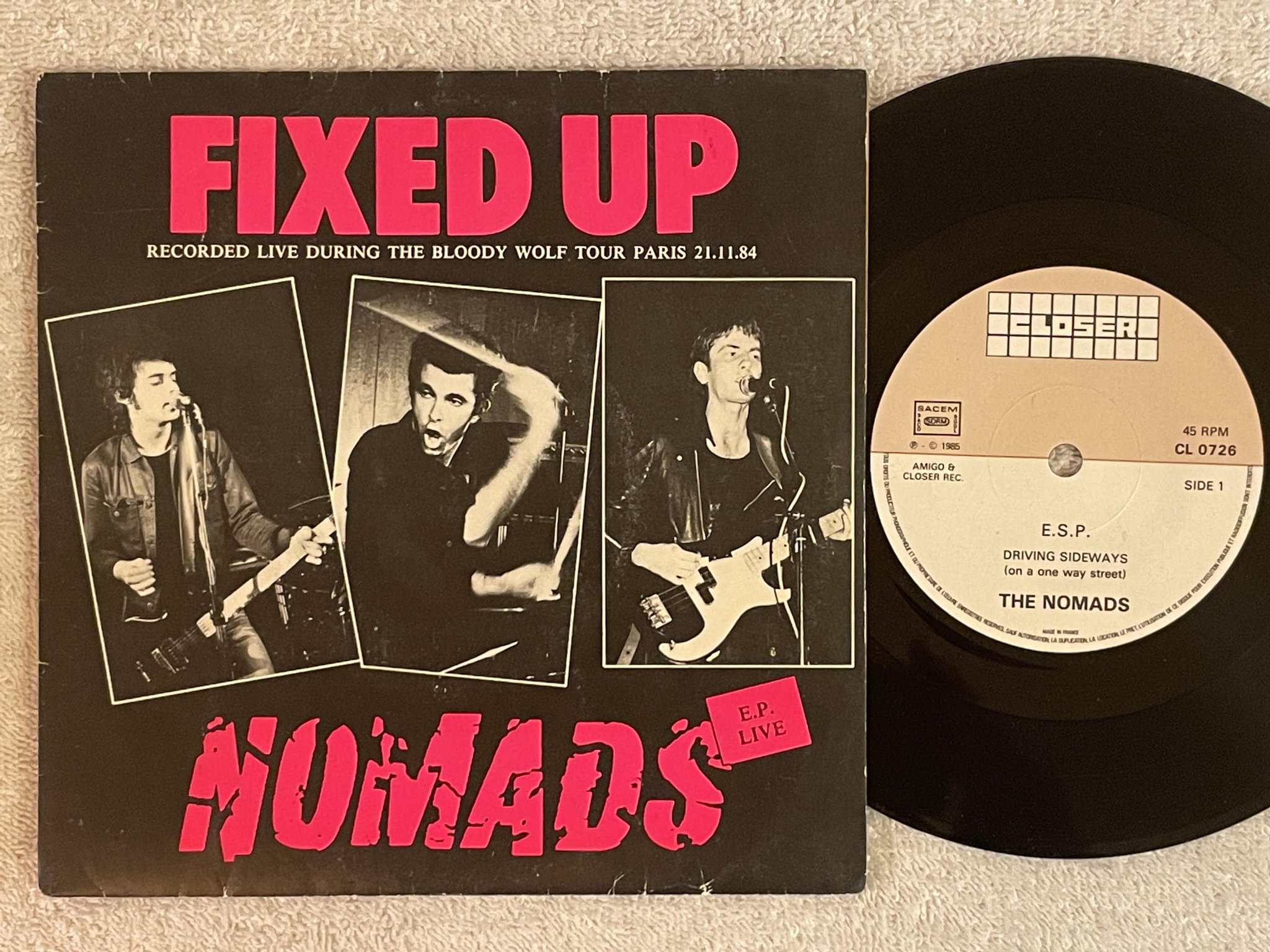Omslagsbild för skivan THE NOMADS / FIXED UP. SPLIT-EP -85 CLOSER CL 0726 garage rock