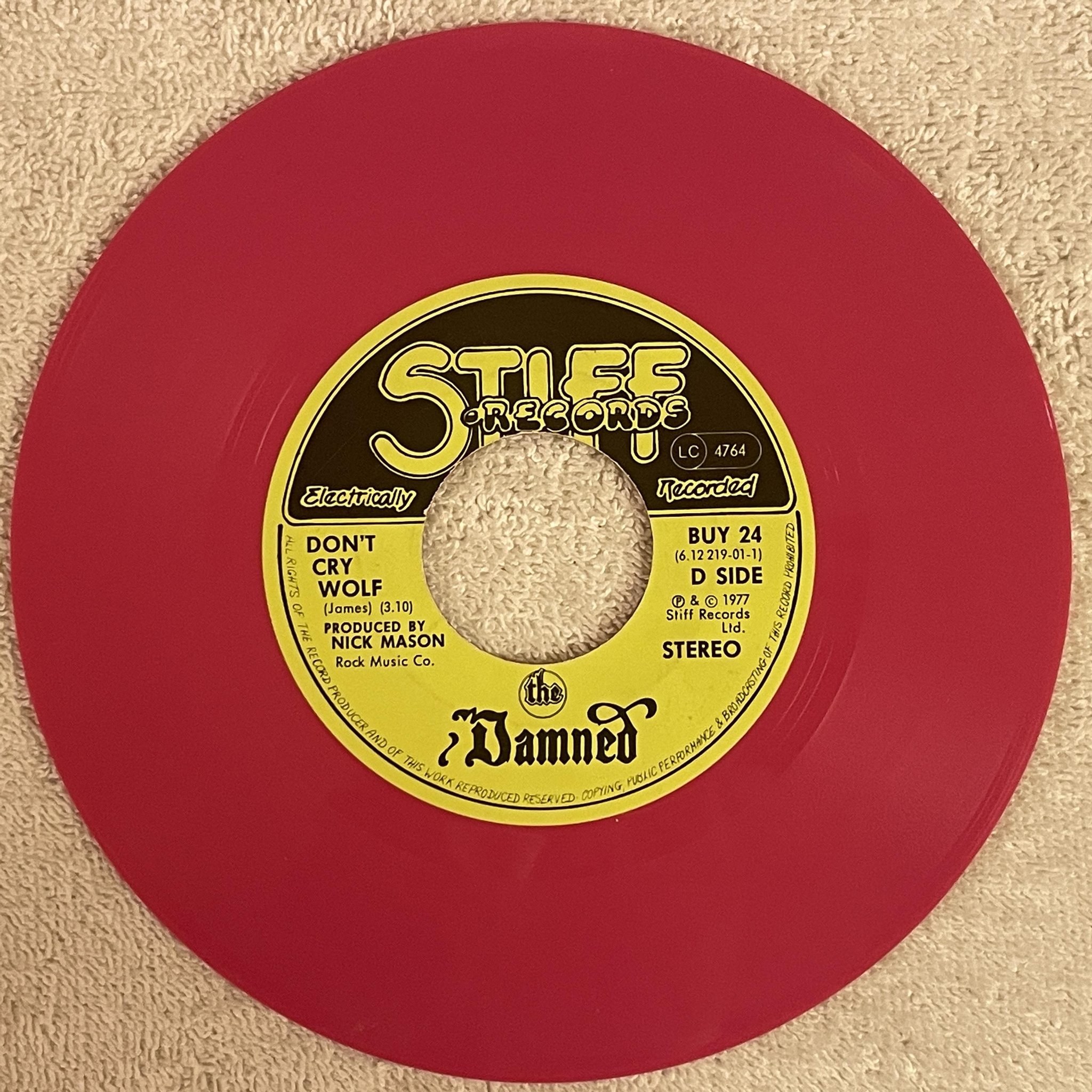 Omslagsbild för skivan THE DAMNED don't cry wolf 7"single -77 UK STIFF BUY 24 pink vinyl