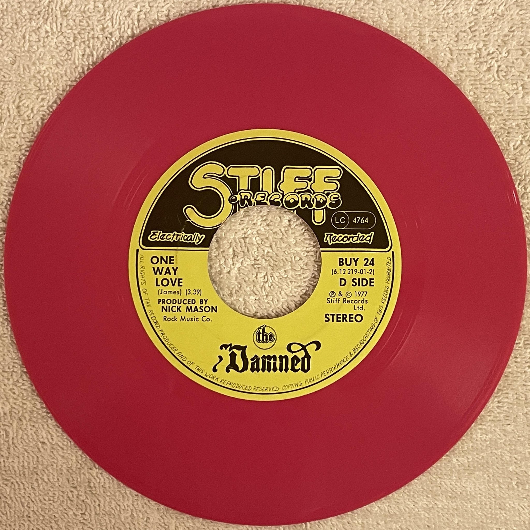 Omslagsbild för skivan THE DAMNED don't cry wolf 7"single -77 UK STIFF BUY 24 pink vinyl