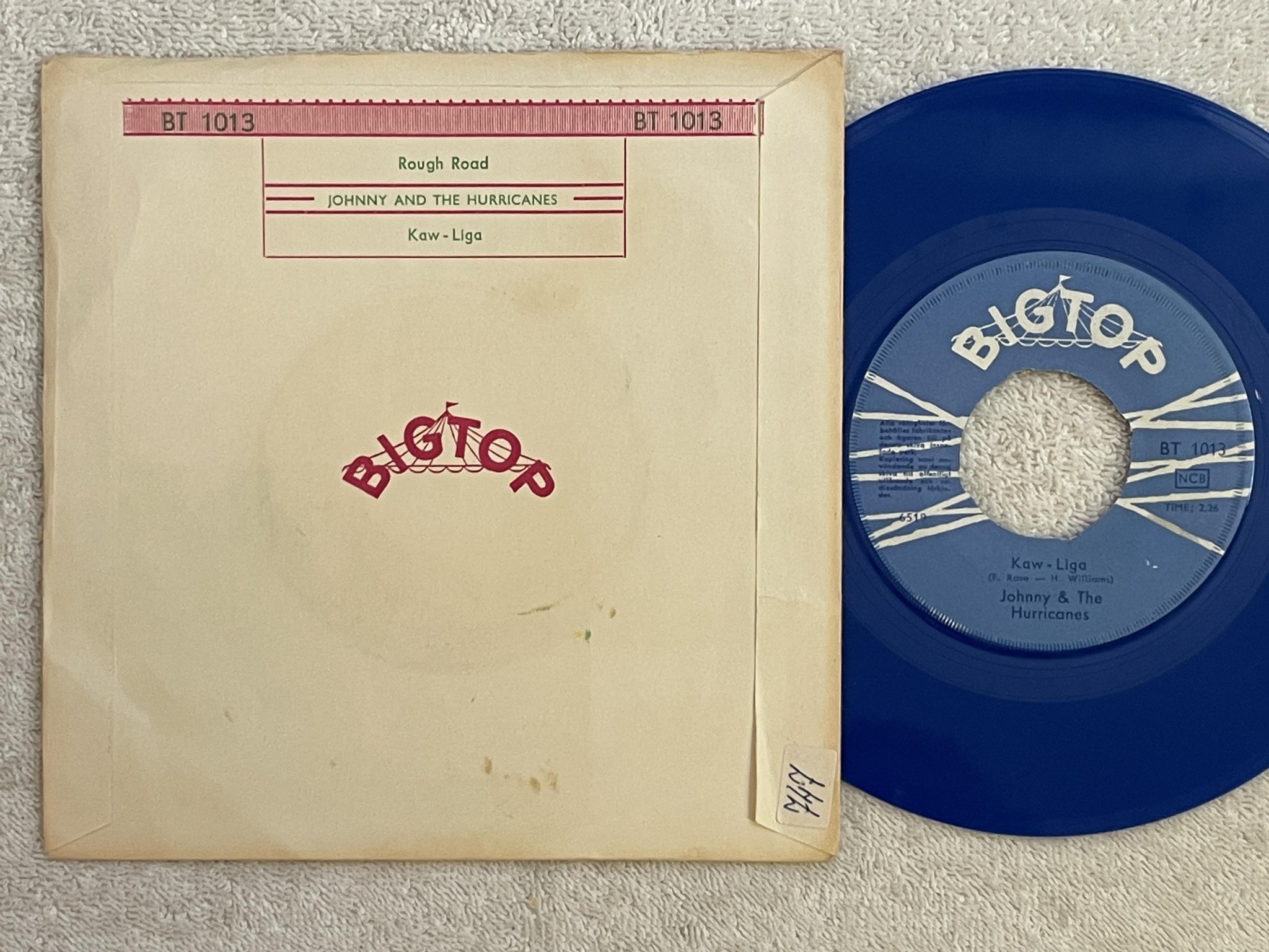 Omslagsbild för skivan JOHNNY AND THE HURRICANES rough road  7" -63 ncb BIGTOP rare blue vinyl
