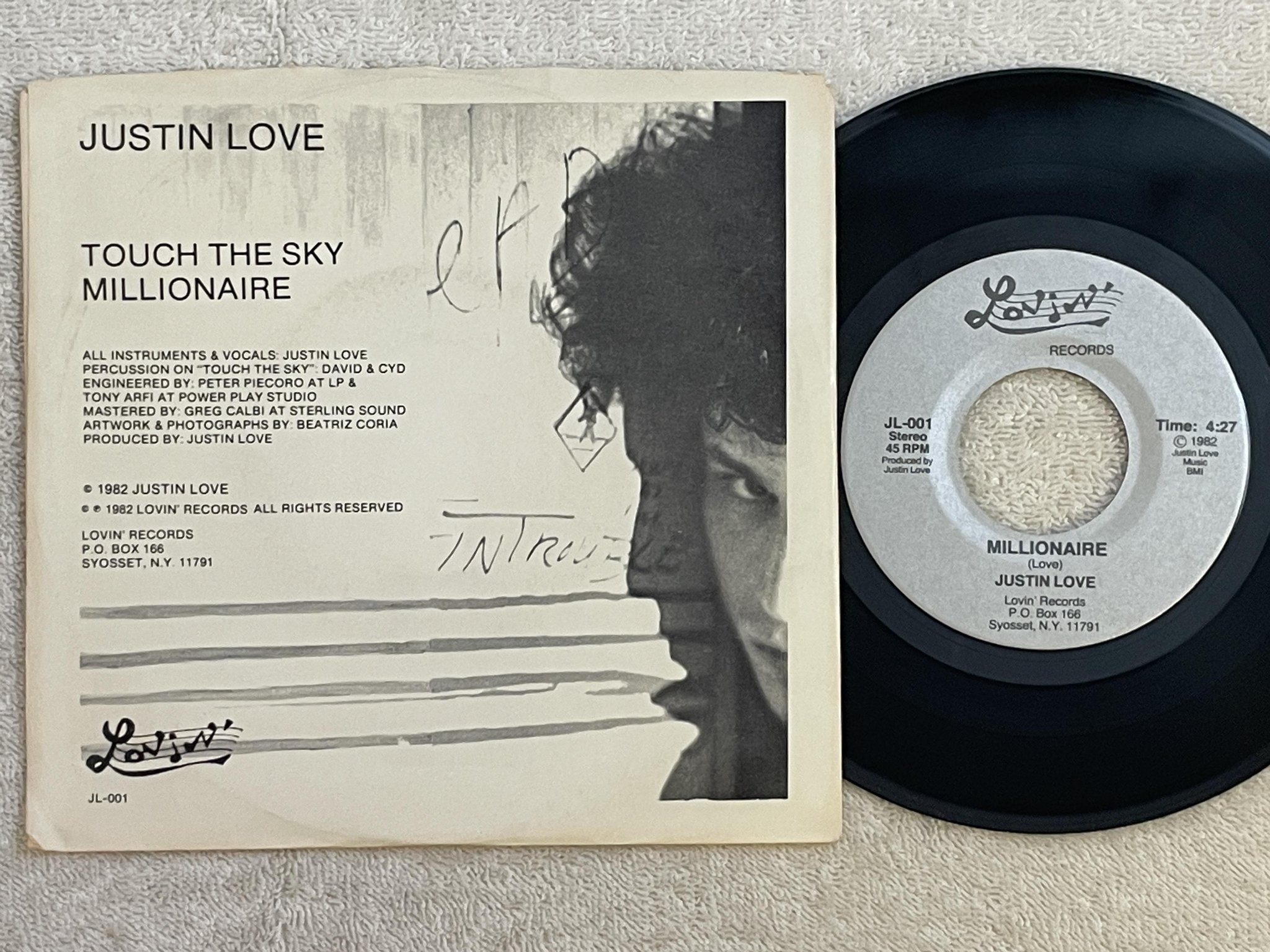 Omslagsbild för skivan JUSTIN LOVE Touch The Sky 7" -82 US LOVIN'  JL-001 synth-pop