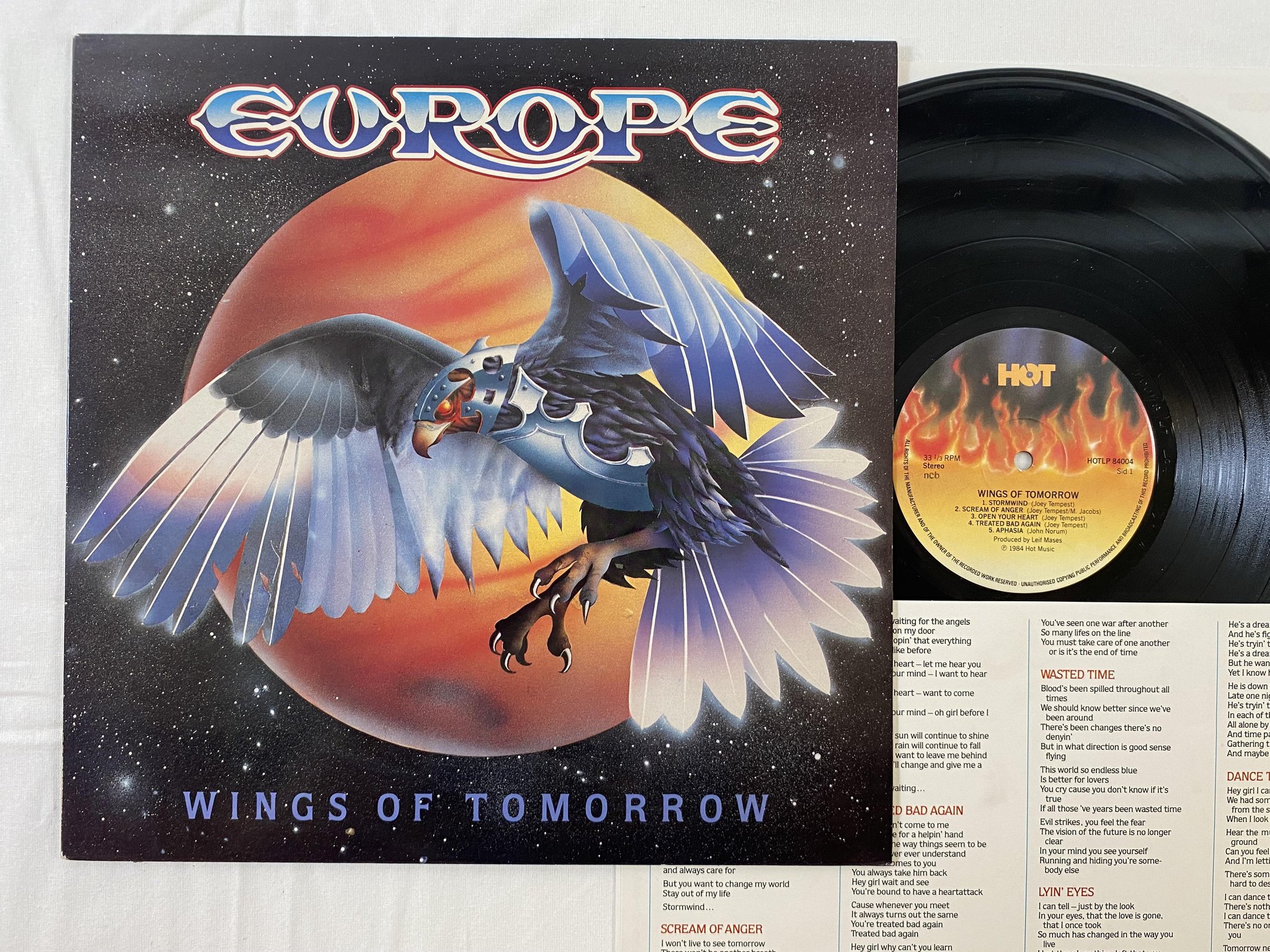 Omslagsbild för skivan EUROPE wings of tomorrow LP -84 Swe HOT HOTLP 84004