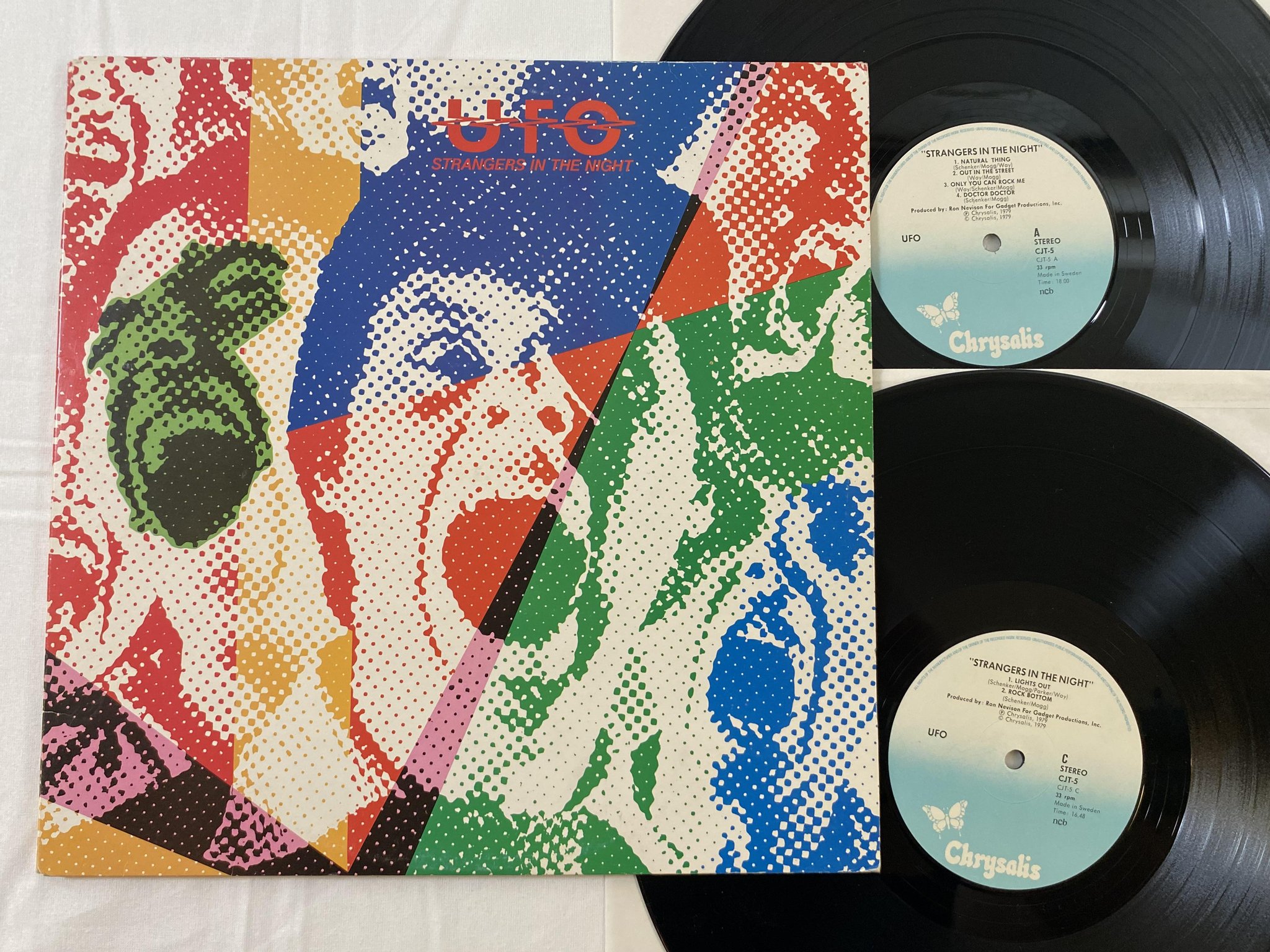Omslagsbild för skivan UFO Strangers In The Night LP -79 CHRYSALIS CJT-5