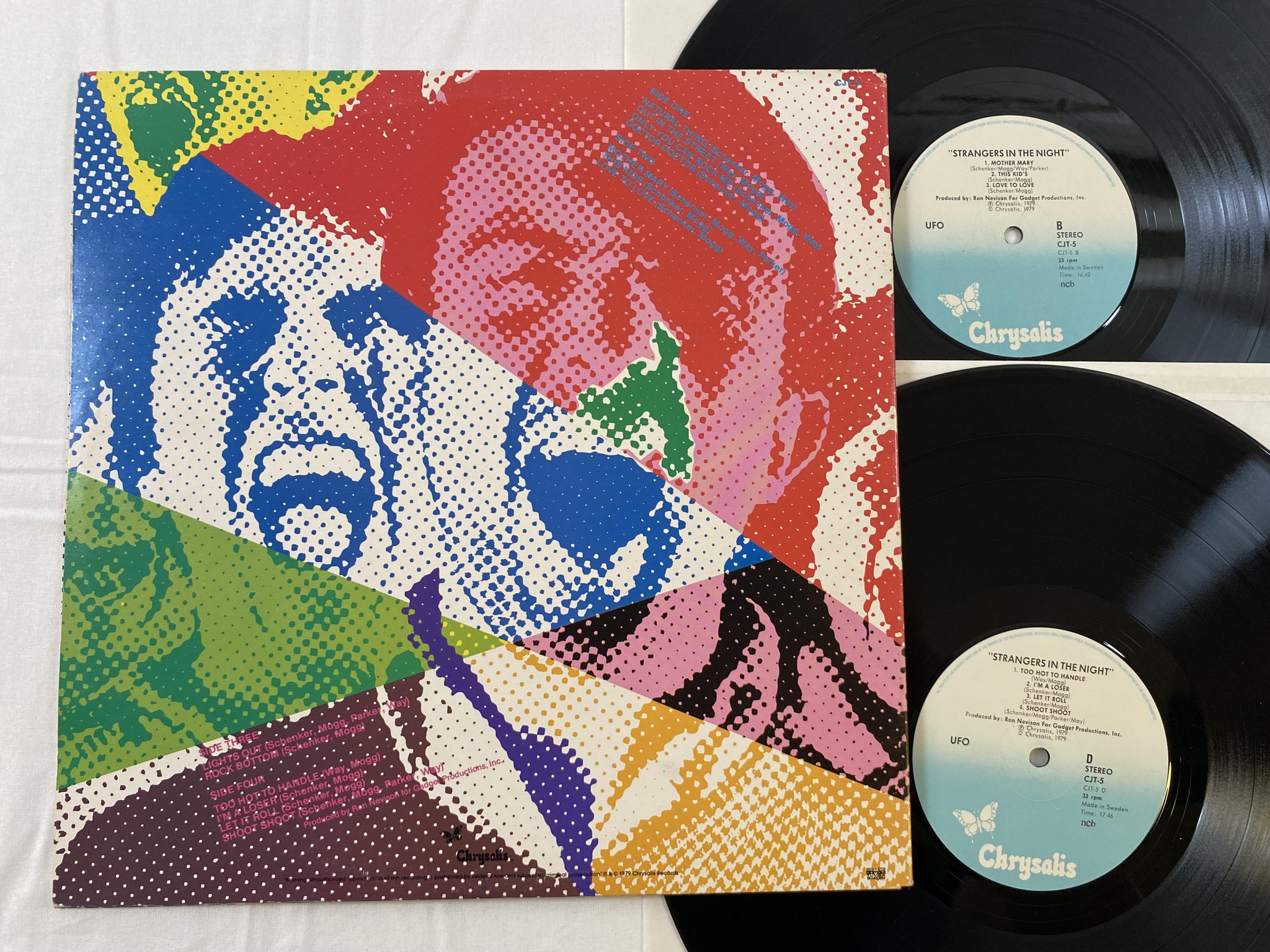 Omslagsbild för skivan UFO Strangers In The Night LP -79 CHRYSALIS CJT-5