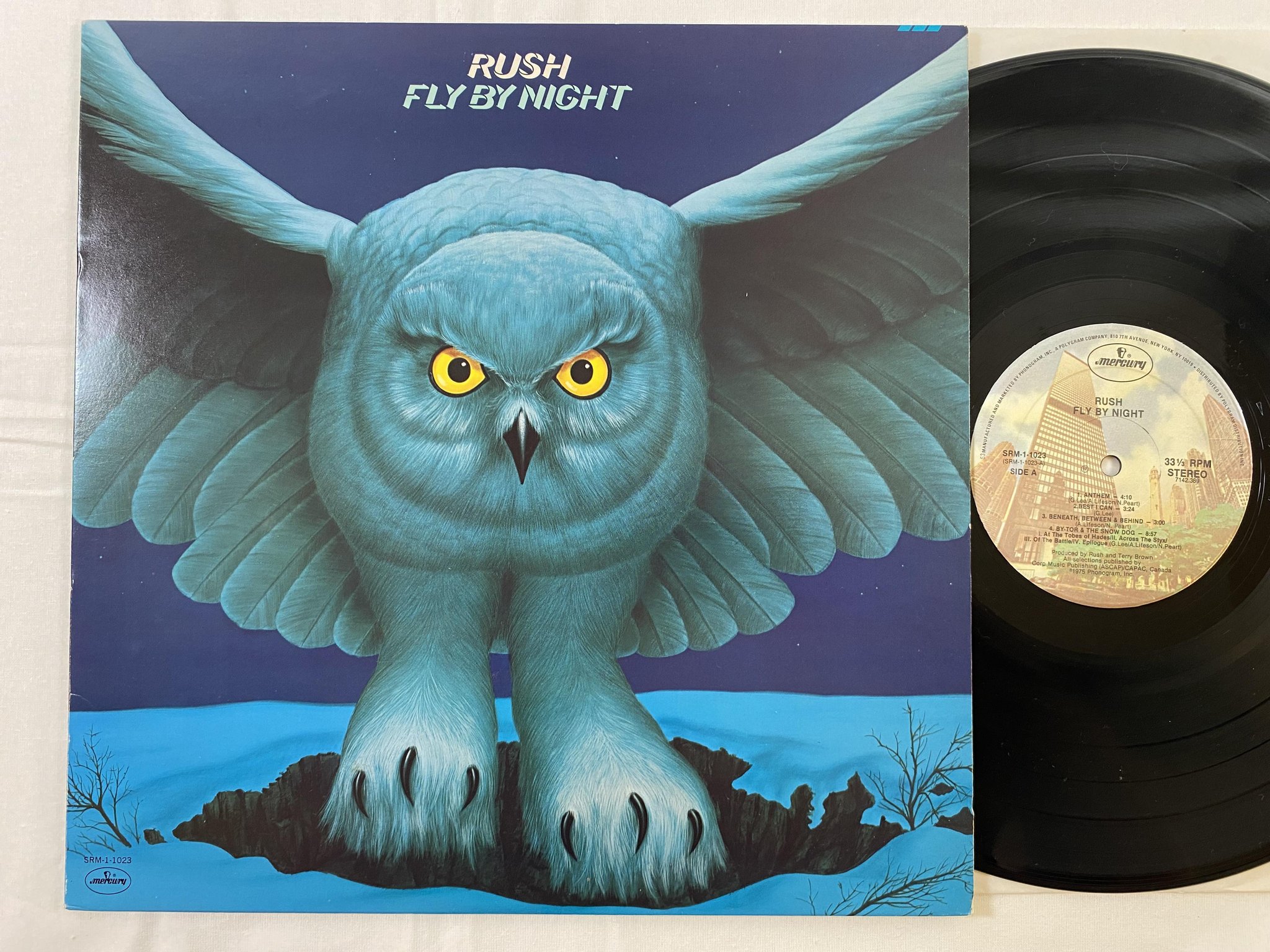 Omslagsbild för skivan RUSH Fly By Night LP US mercury SRM-1-1023