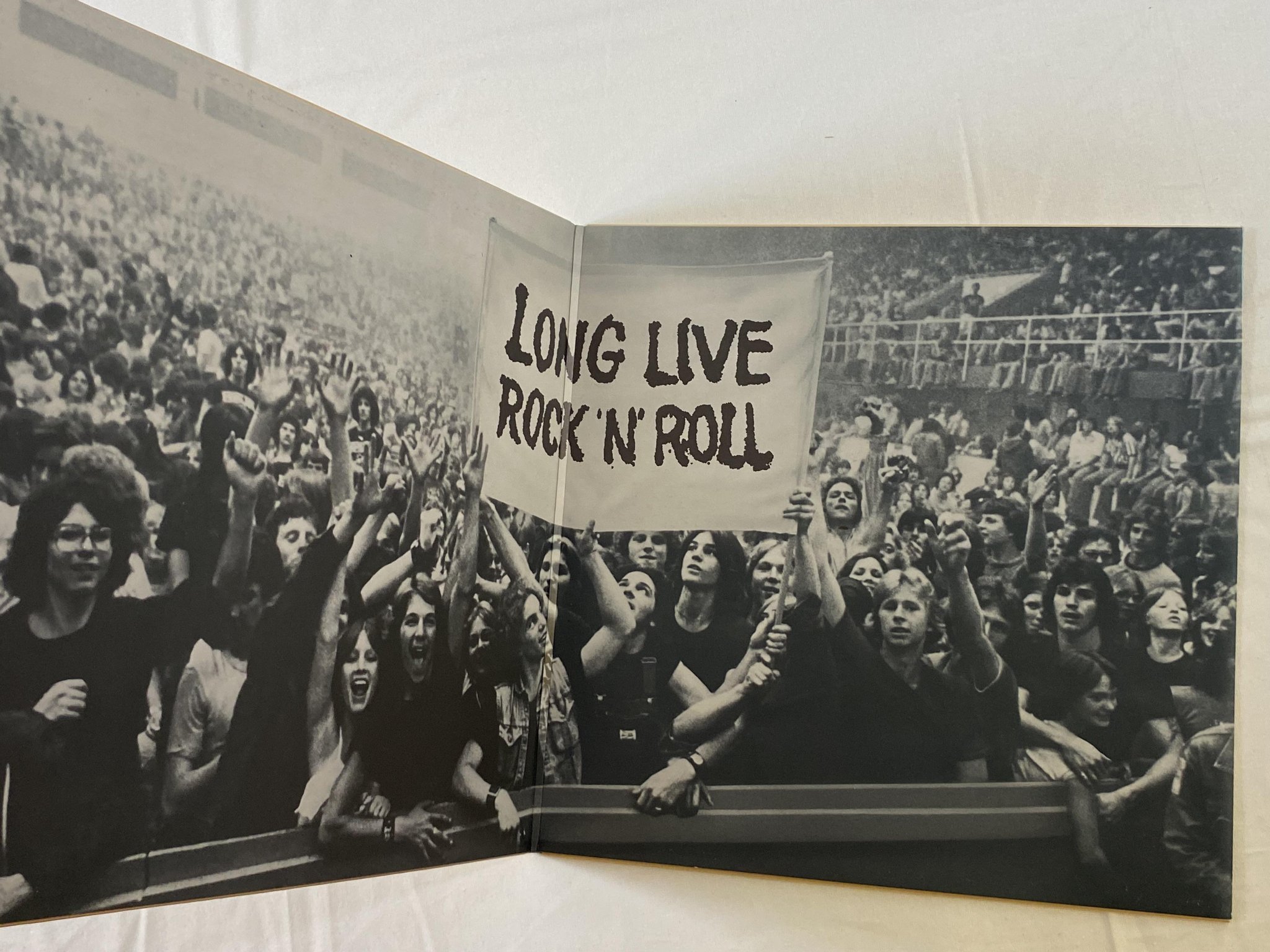 Omslagsbild för skivan RAINBOW long live rock n roll LP -78 ncb POLYDOR 2391 335