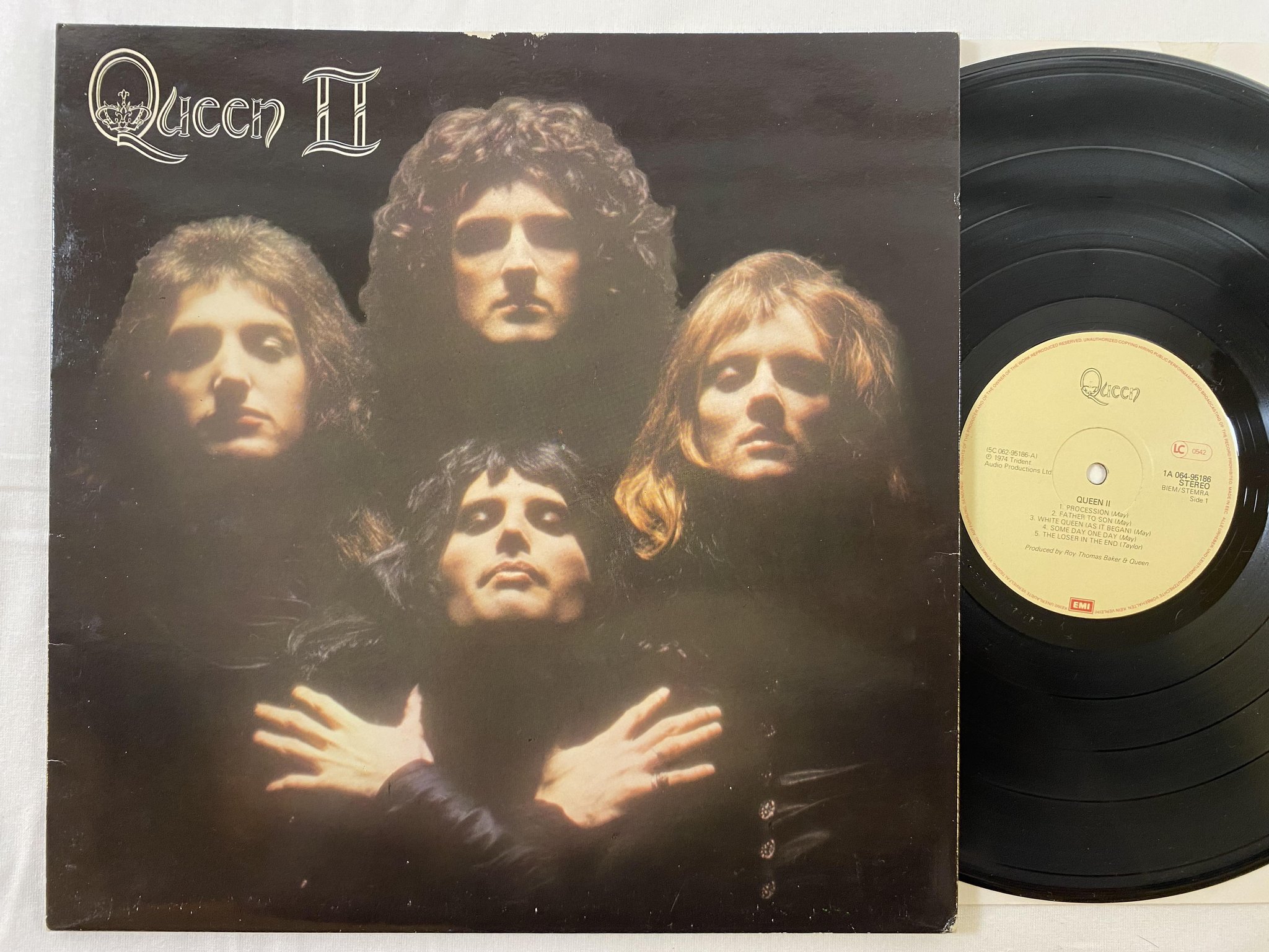 Omslagsbild för skivan QUEEN II LP re Hol EMI 1A 064-95186 