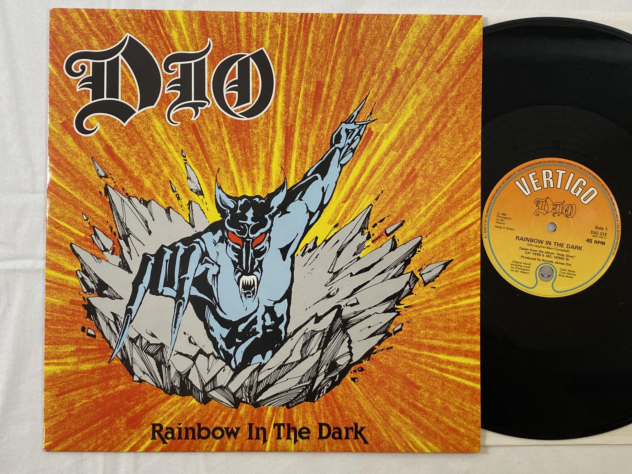 Omslagsbild för skivan DIO rainbow in the dark 12"single -83 UK VERTIGO DIO-212