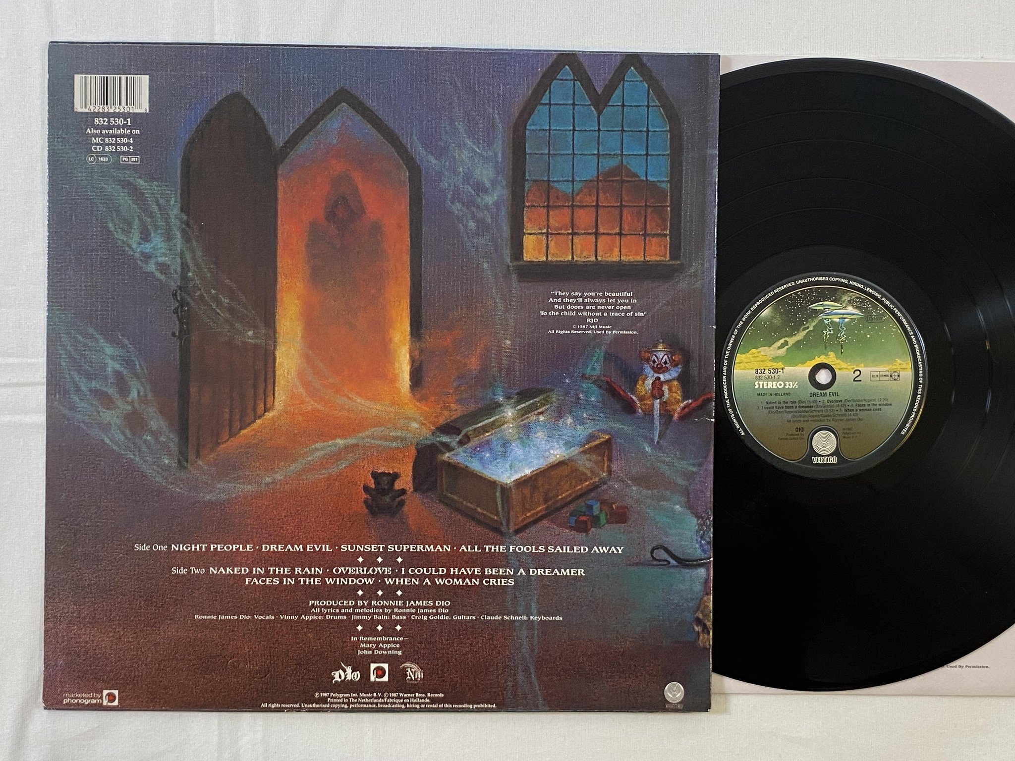 Omslagsbild för skivan DIO dream evil LP -87 Hol VERTIGO 832 530-1