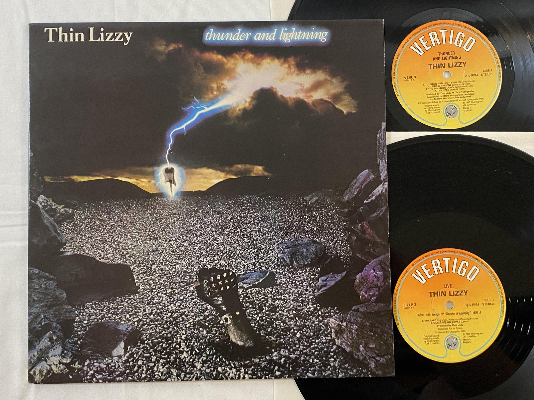 Omslagsbild för skivan THIN LIZZY thunder and lightning  LP + 12"ep  -83 UK VERTIGO VERL 3 