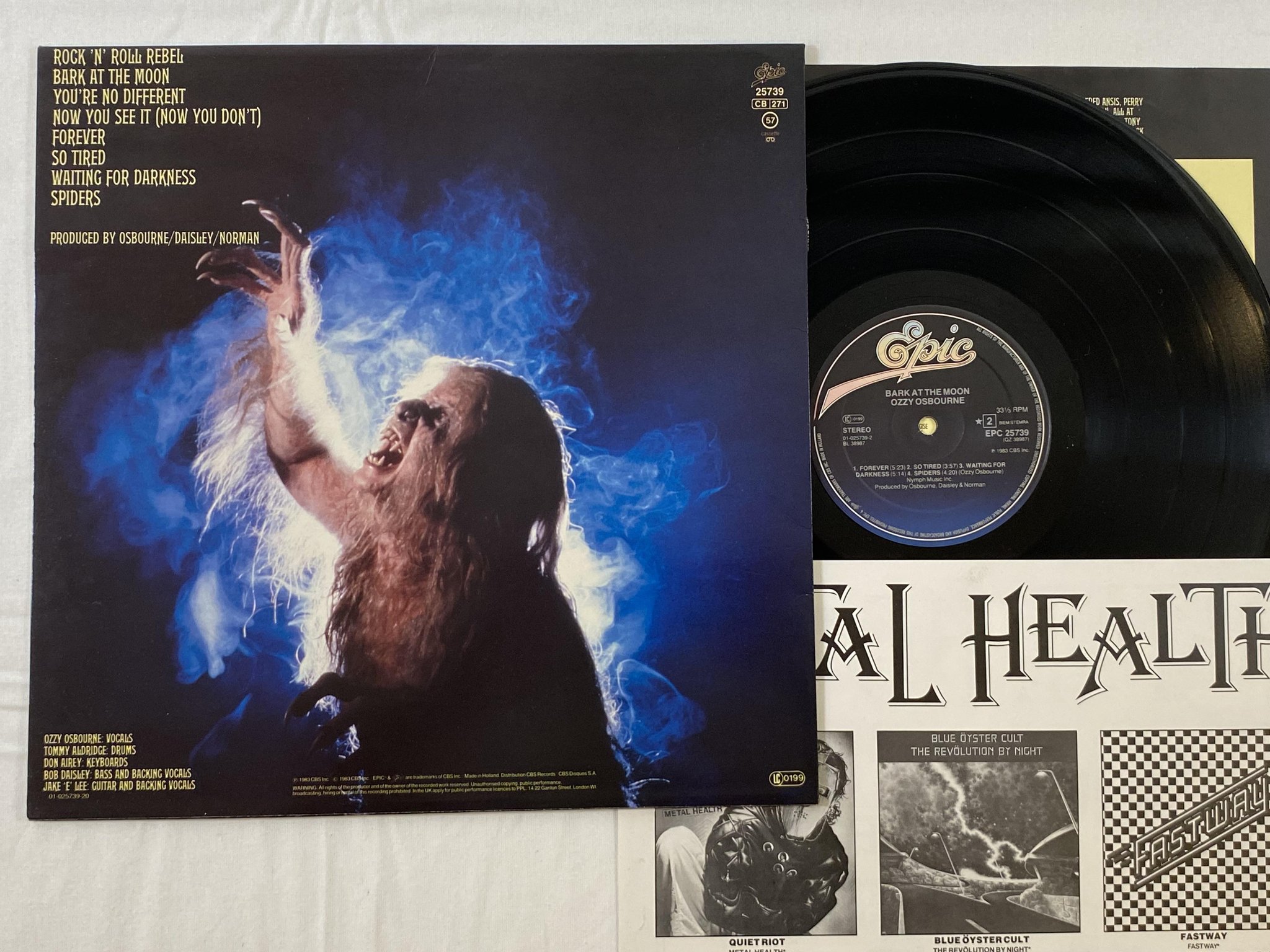 Omslagsbild för skivan OZZY OSBOURNE bark at the moon LP -83 Hol EPIC EPC 25739