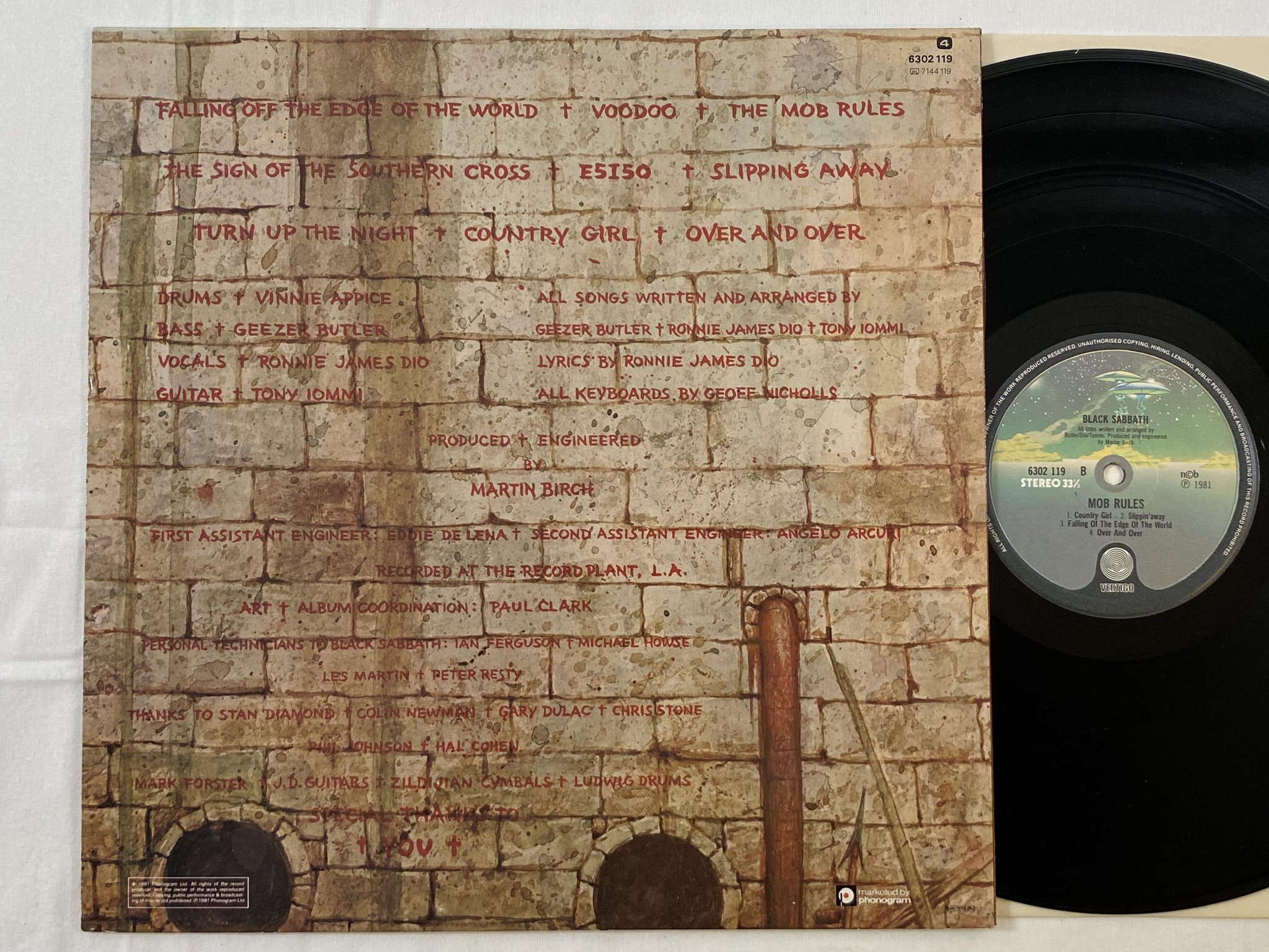 Omslagsbild för skivan BLACK SABBATH mob rules LP -81 NCB vertigo 6302 119