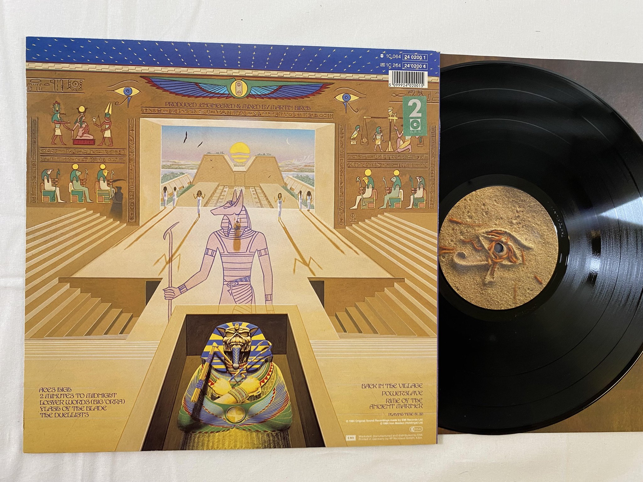 Omslagsbild för skivan IRON MAIDEN powerslave LP -84 Hol EMI 064-2402001