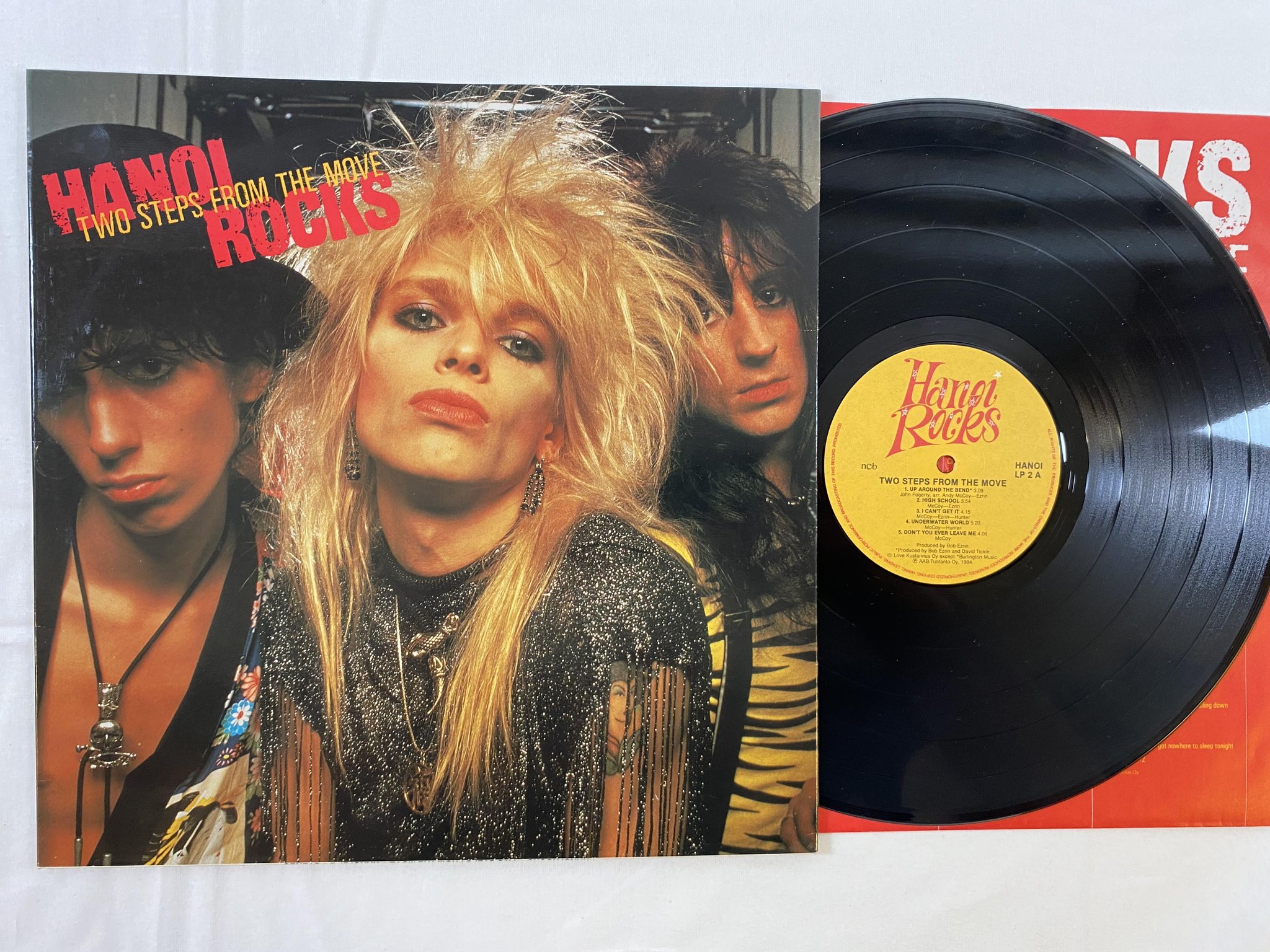 Omslagsbild för skivan HANOI ROCKS two steps from the move LP -84 Finland AAB HANOI LP 2 