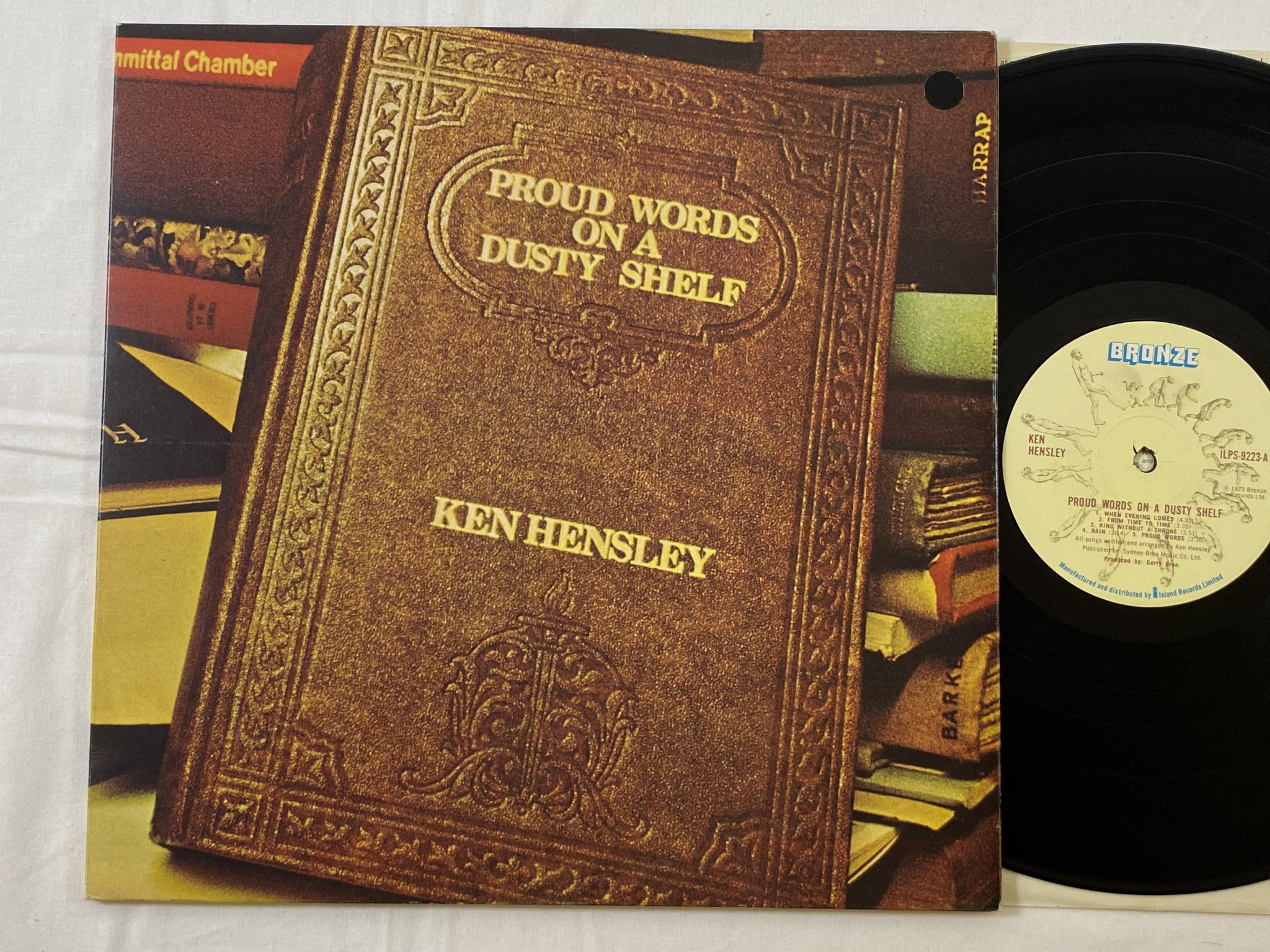 Omslagsbild för skivan KEN HENSLEY proud words on a dusty shelf LP -73 BRONZE ILPS 9223