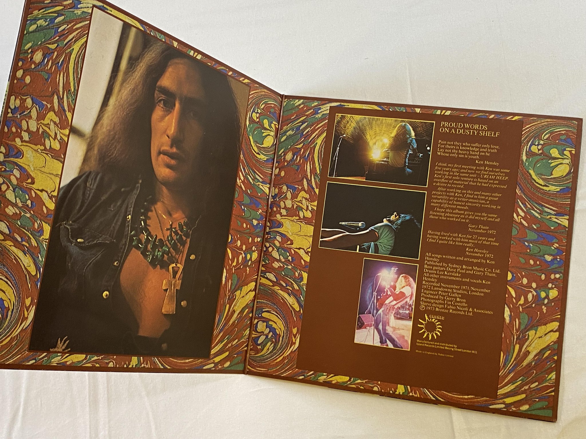 Omslagsbild för skivan KEN HENSLEY proud words on a dusty shelf LP -73 BRONZE ILPS 9223