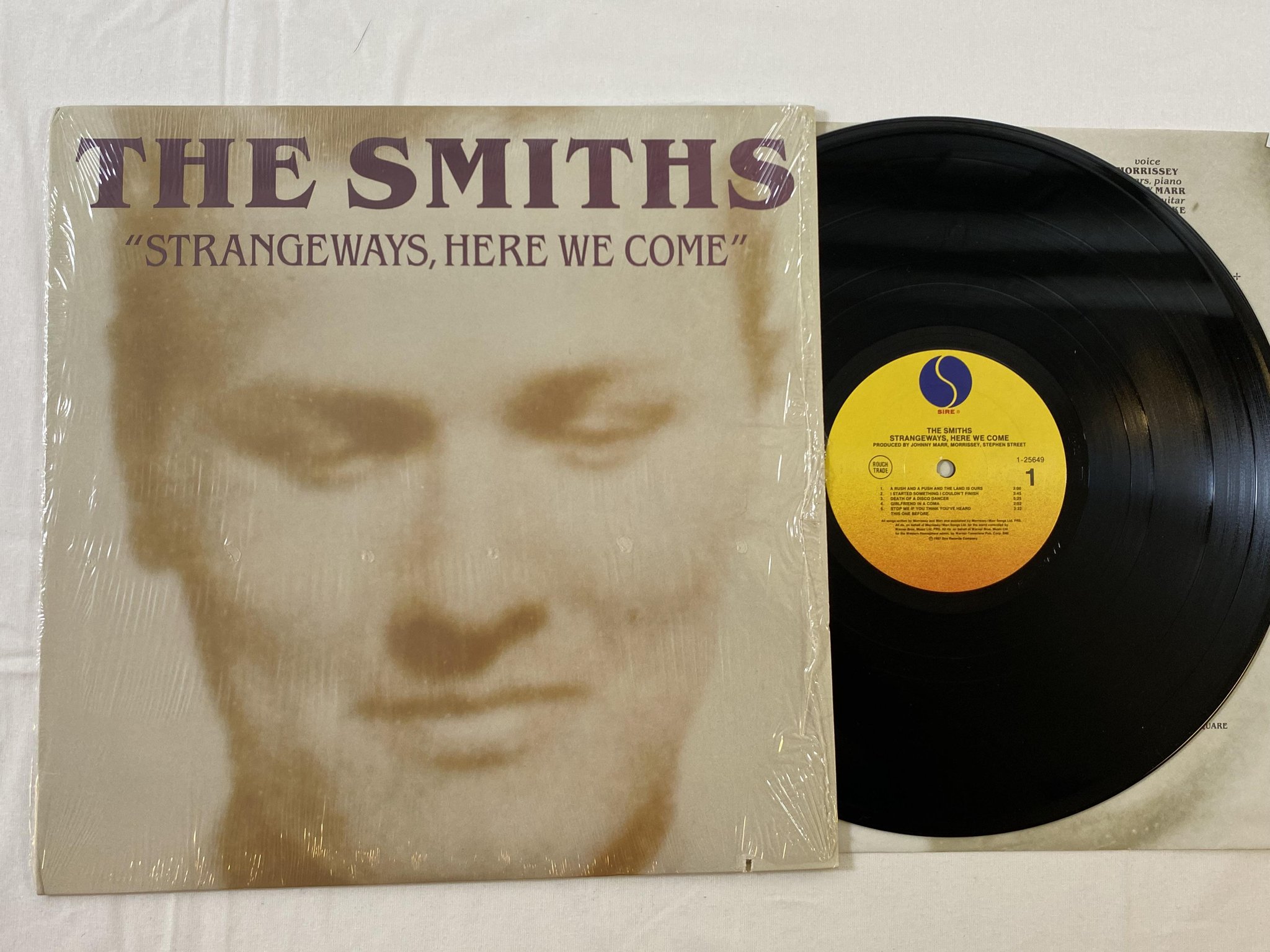 Omslagsbild för skivan THE SMITHS strangeways, here we come LP -87 US SIRE 1-25649 