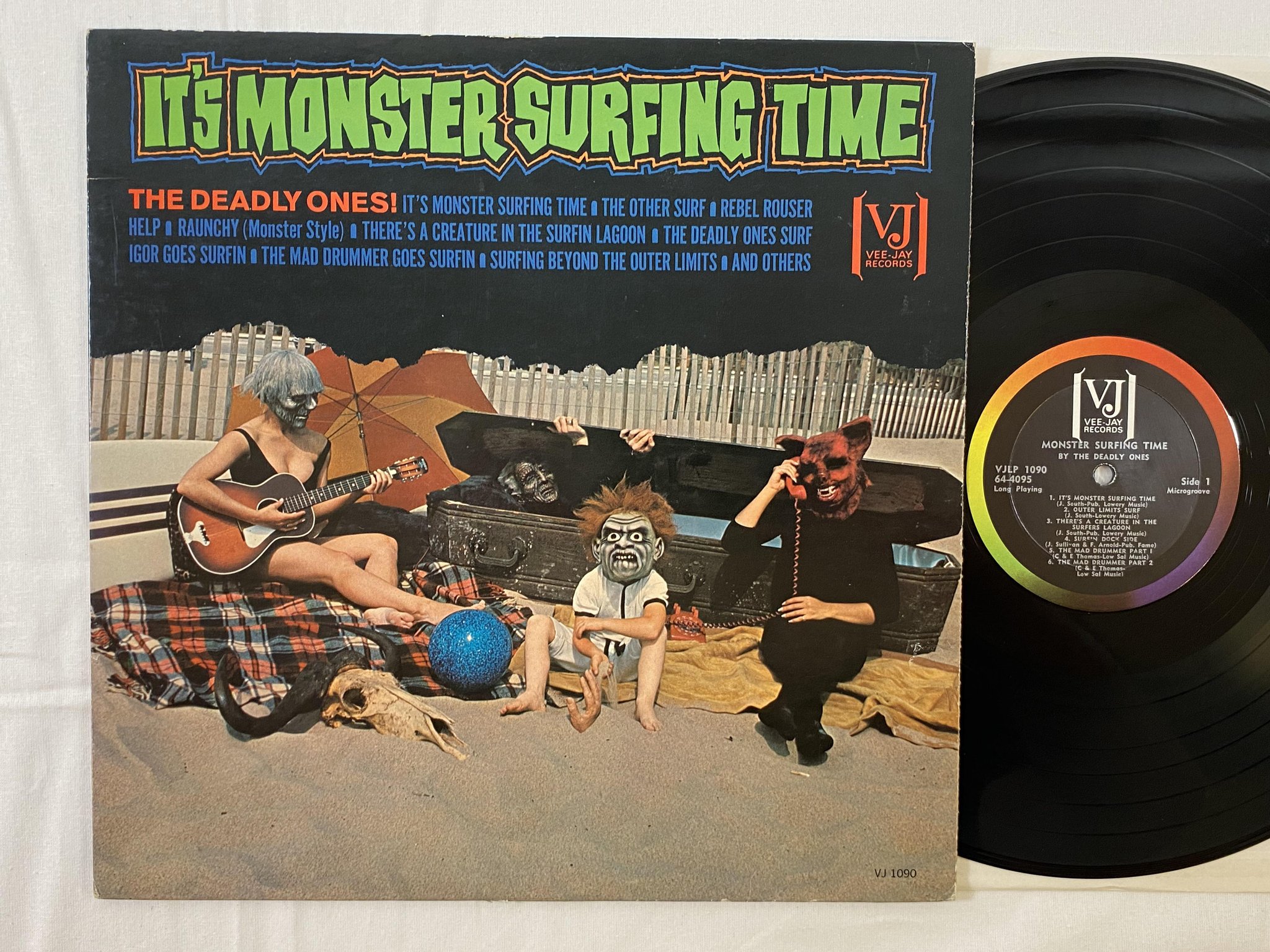 Omslagsbild för skivan THE DEADLY ONE'S it's monster surfing time LP -64 US mono VEE JAY VJLP 1090