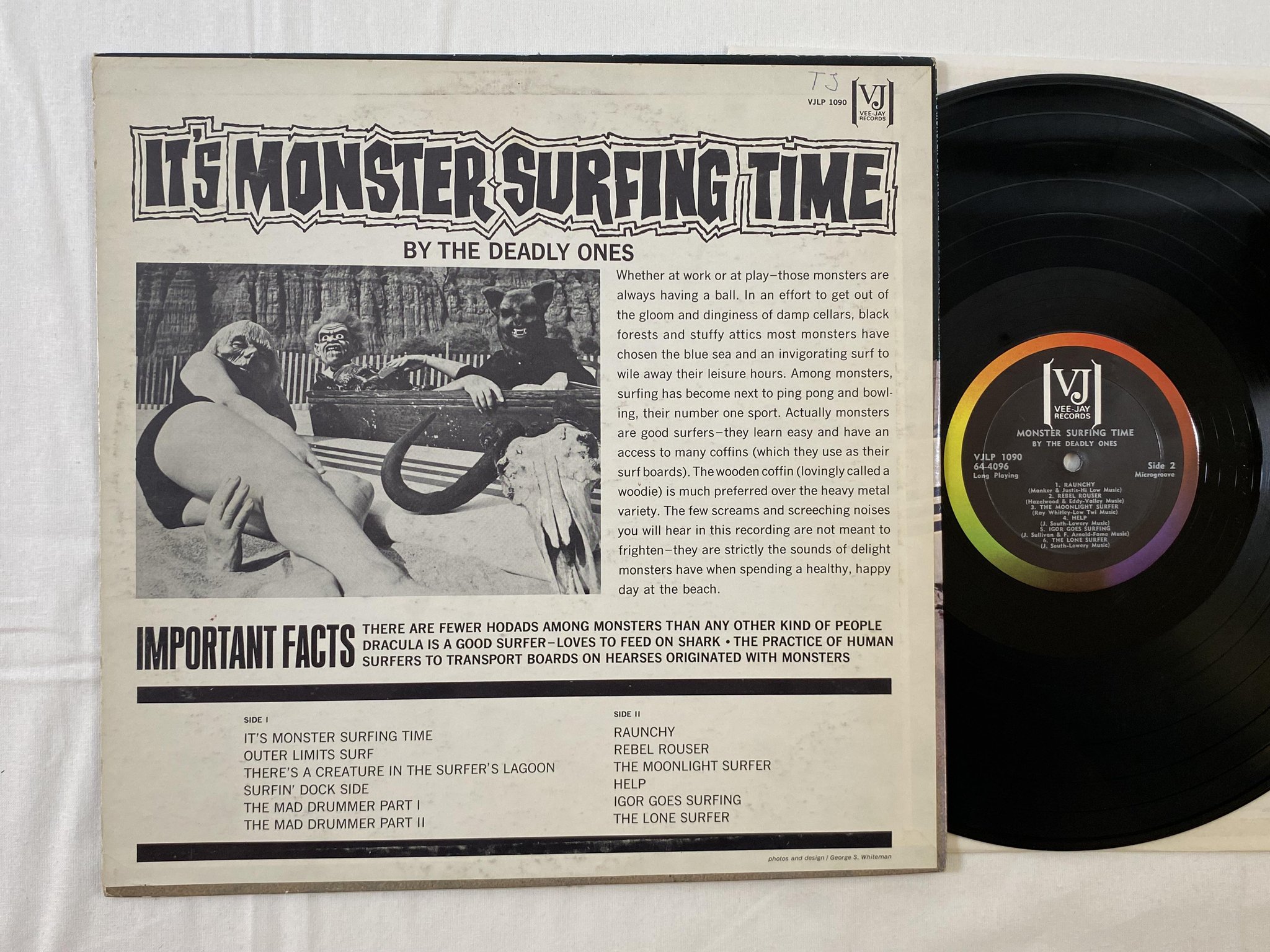 Omslagsbild för skivan THE DEADLY ONE'S it's monster surfing time LP -64 US mono VEE JAY VJLP 1090