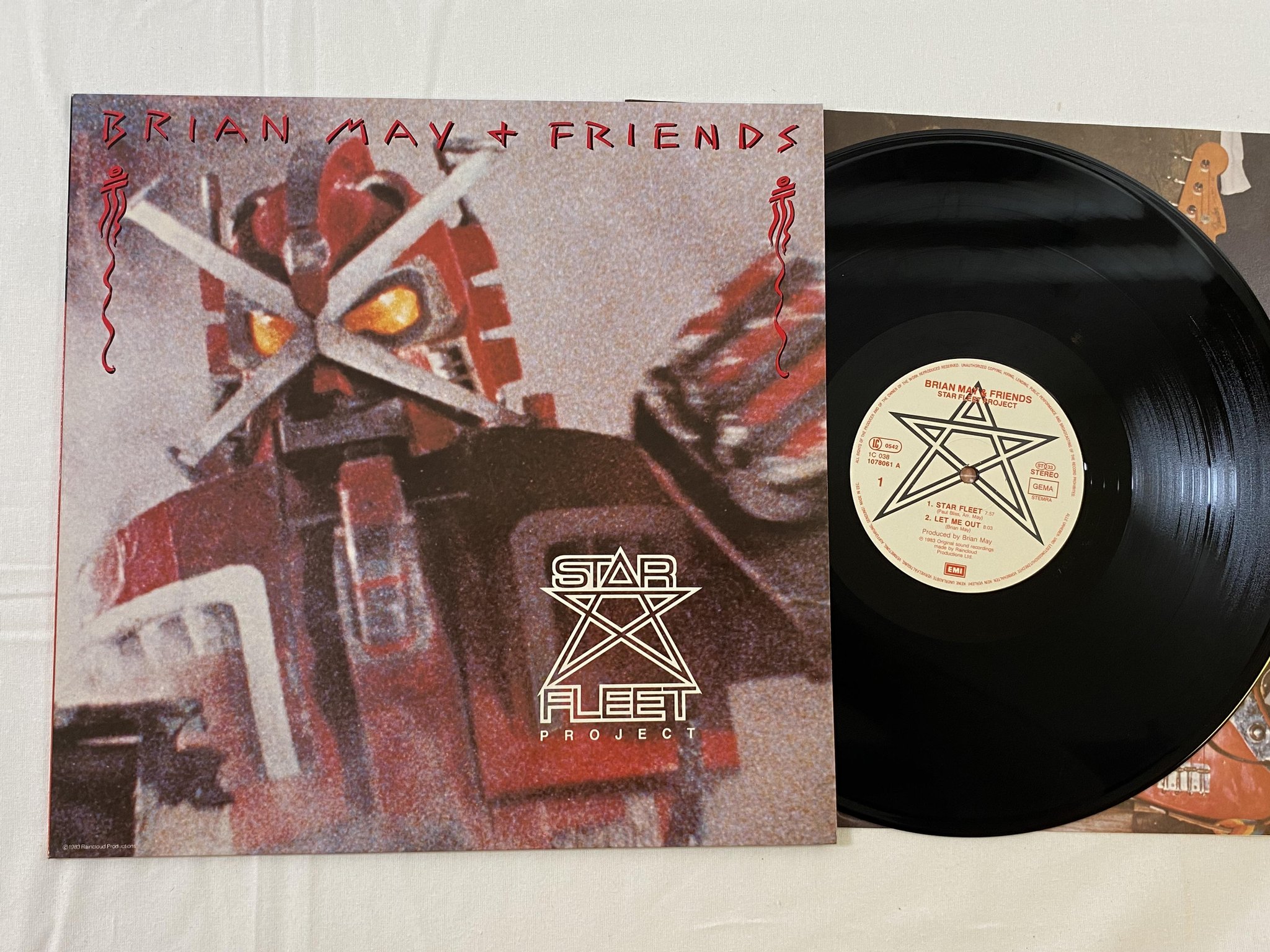 Omslagsbild för skivan BRIAN MAY + FRIENDS  Star Fleet Project 12"ep -83 EMI 1C 038 1078061