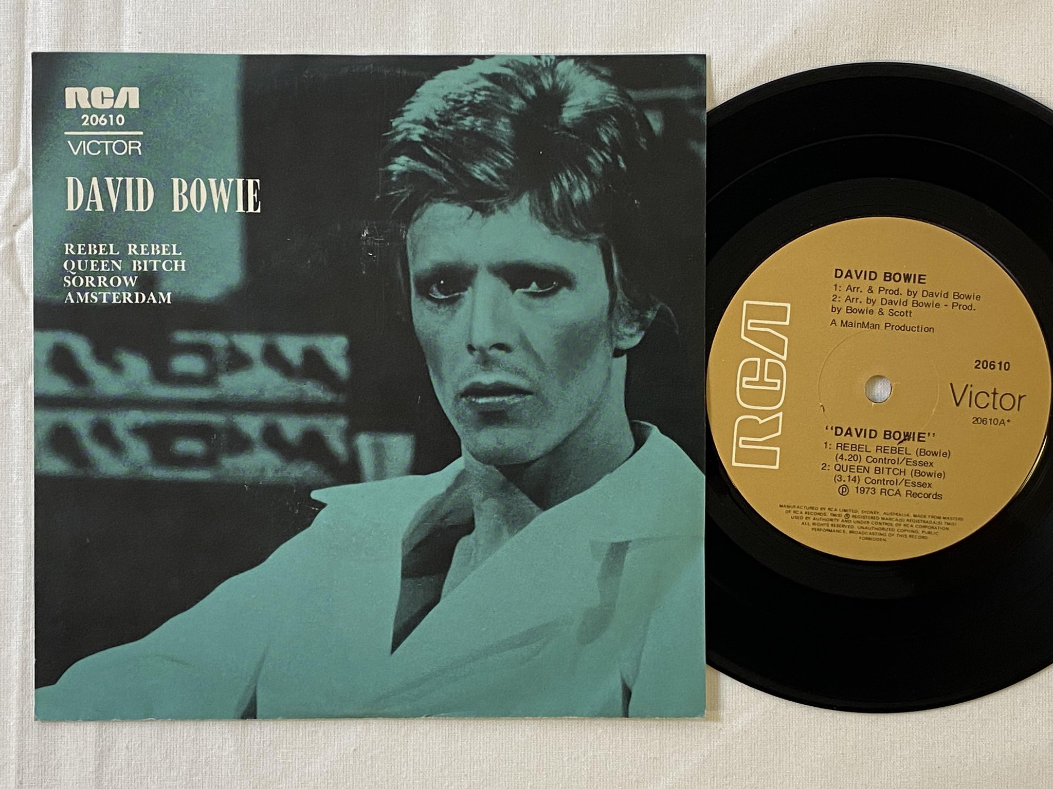 Omslagsbild för skivan DAVID BOWIE rebel rebel 7"single Australia RCA 20610
